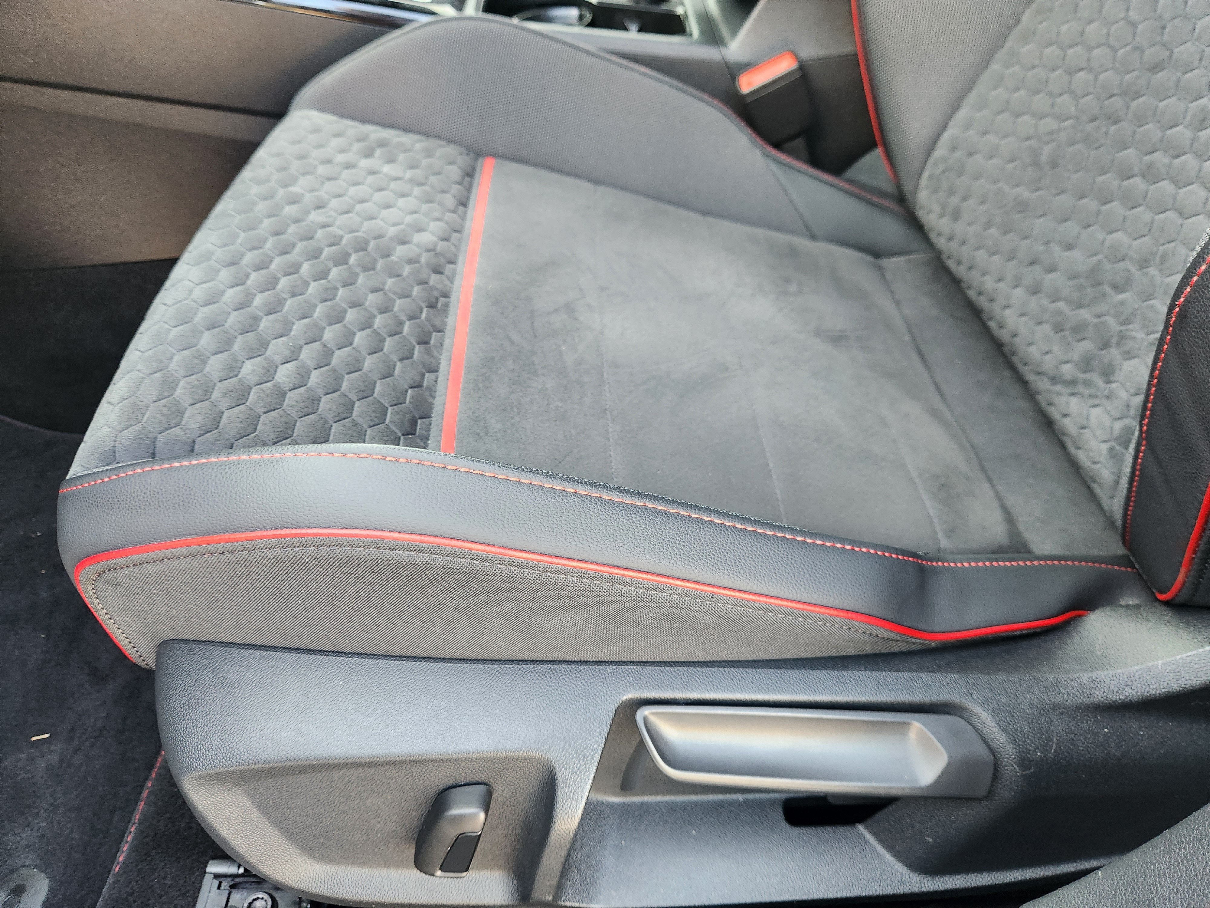 2025 Volkswagen Golf GTI SE