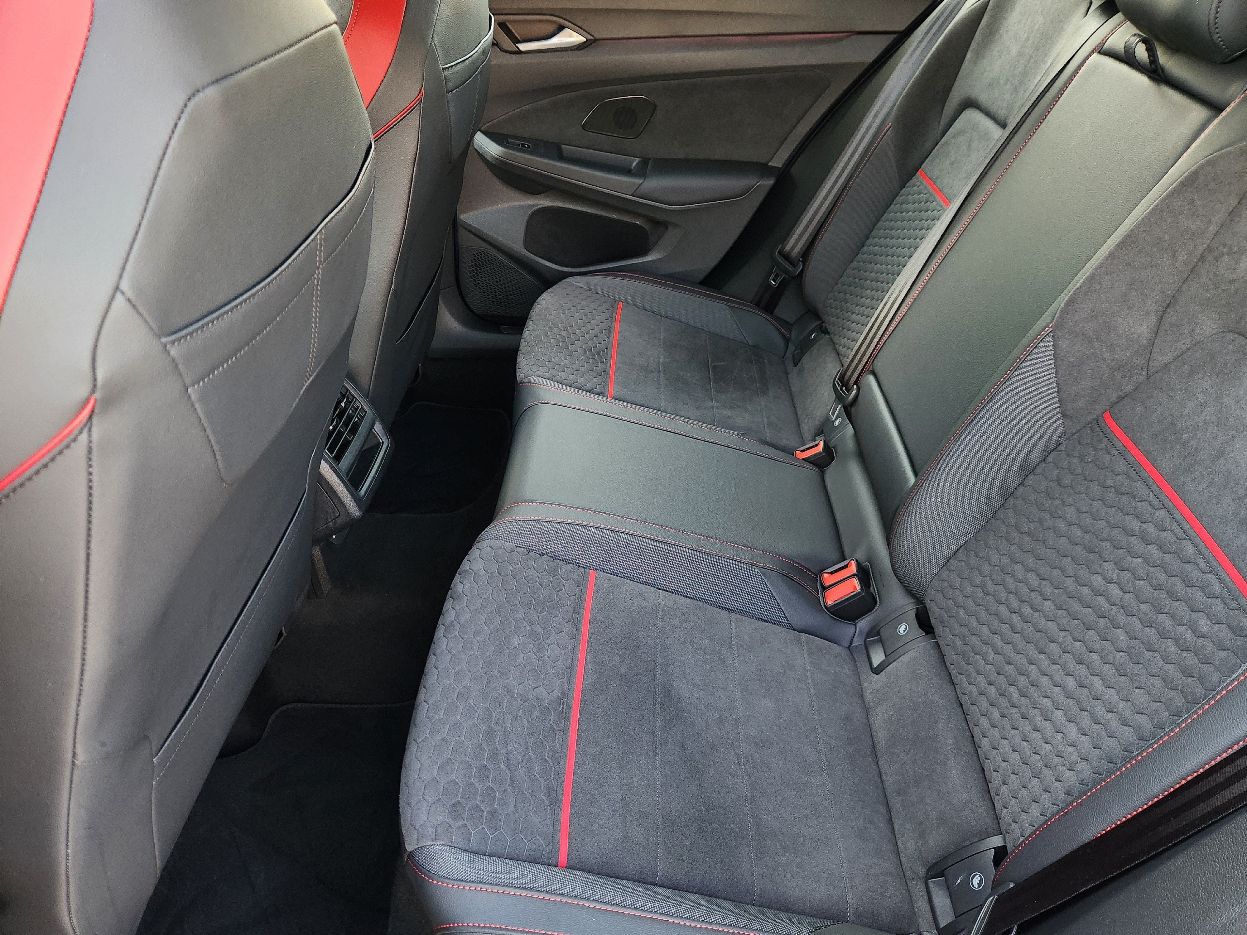 2025 Volkswagen Golf GTI SE