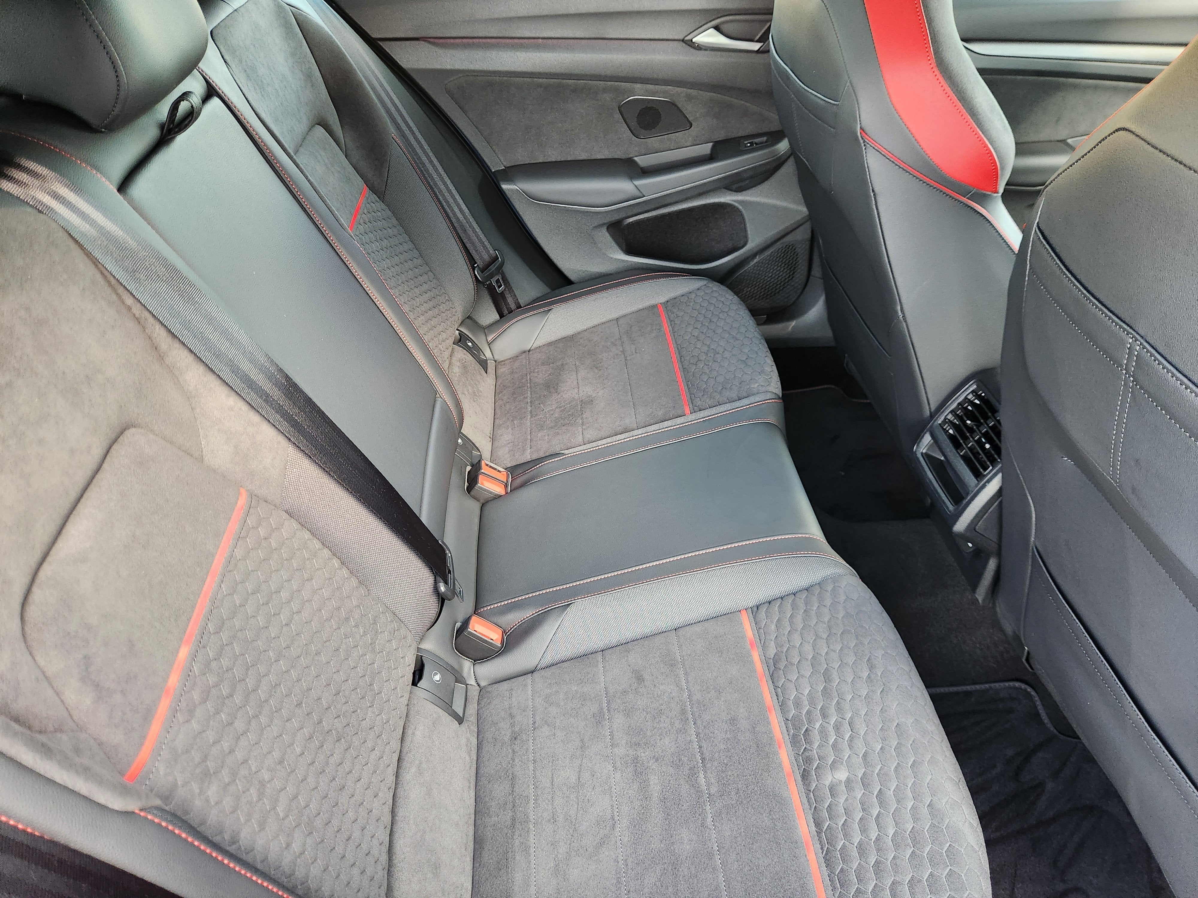 2025 Volkswagen Golf GTI SE