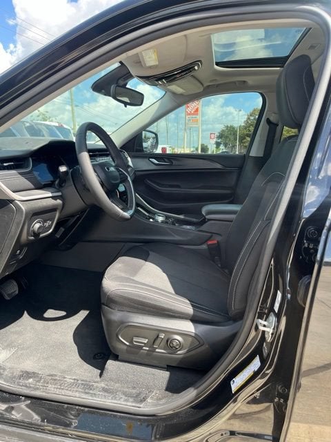 2023 Jeep Grand Cherokee Laredo X