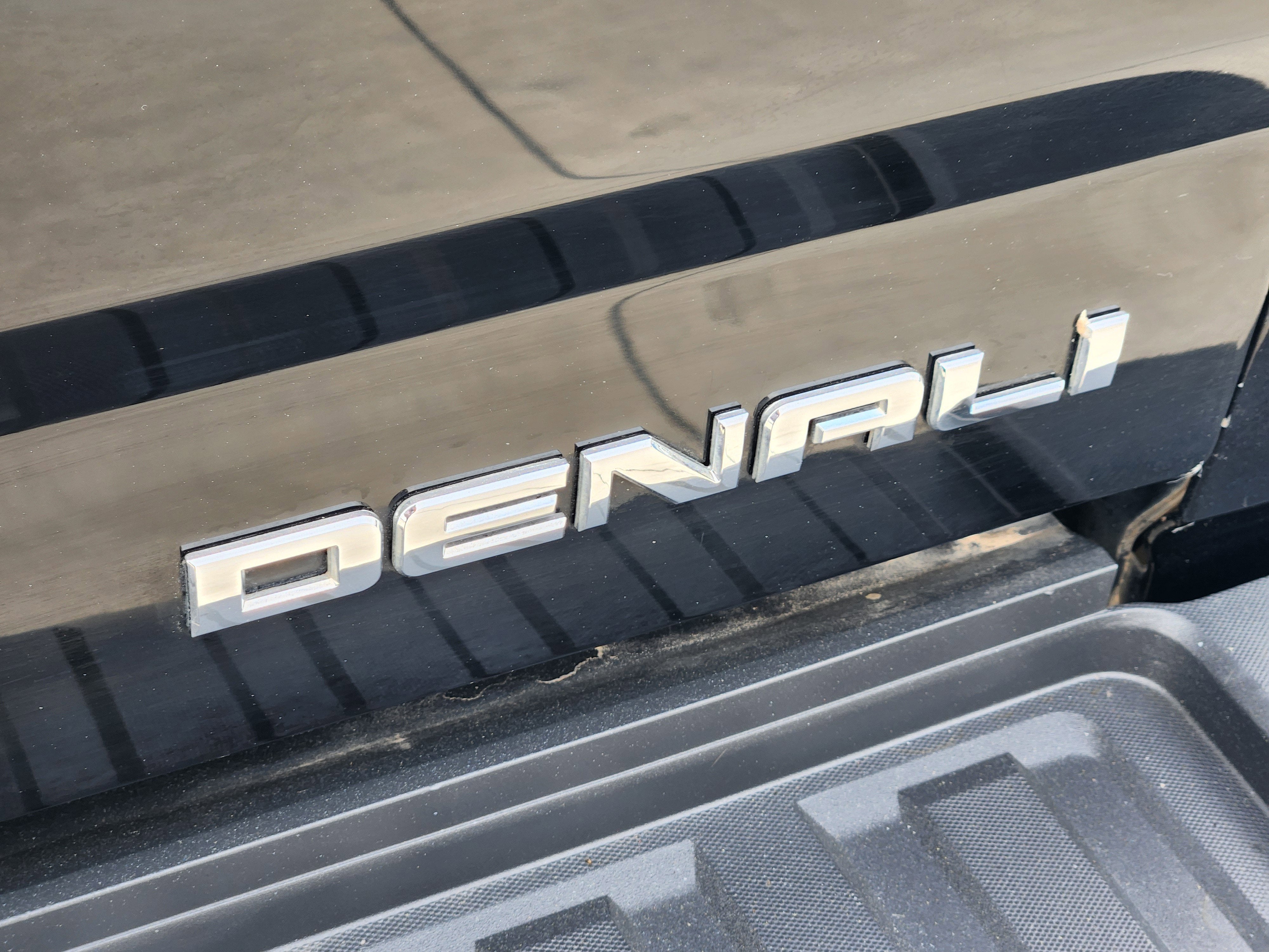 2015 GMC Sierra 2500HD available WiFi Denali