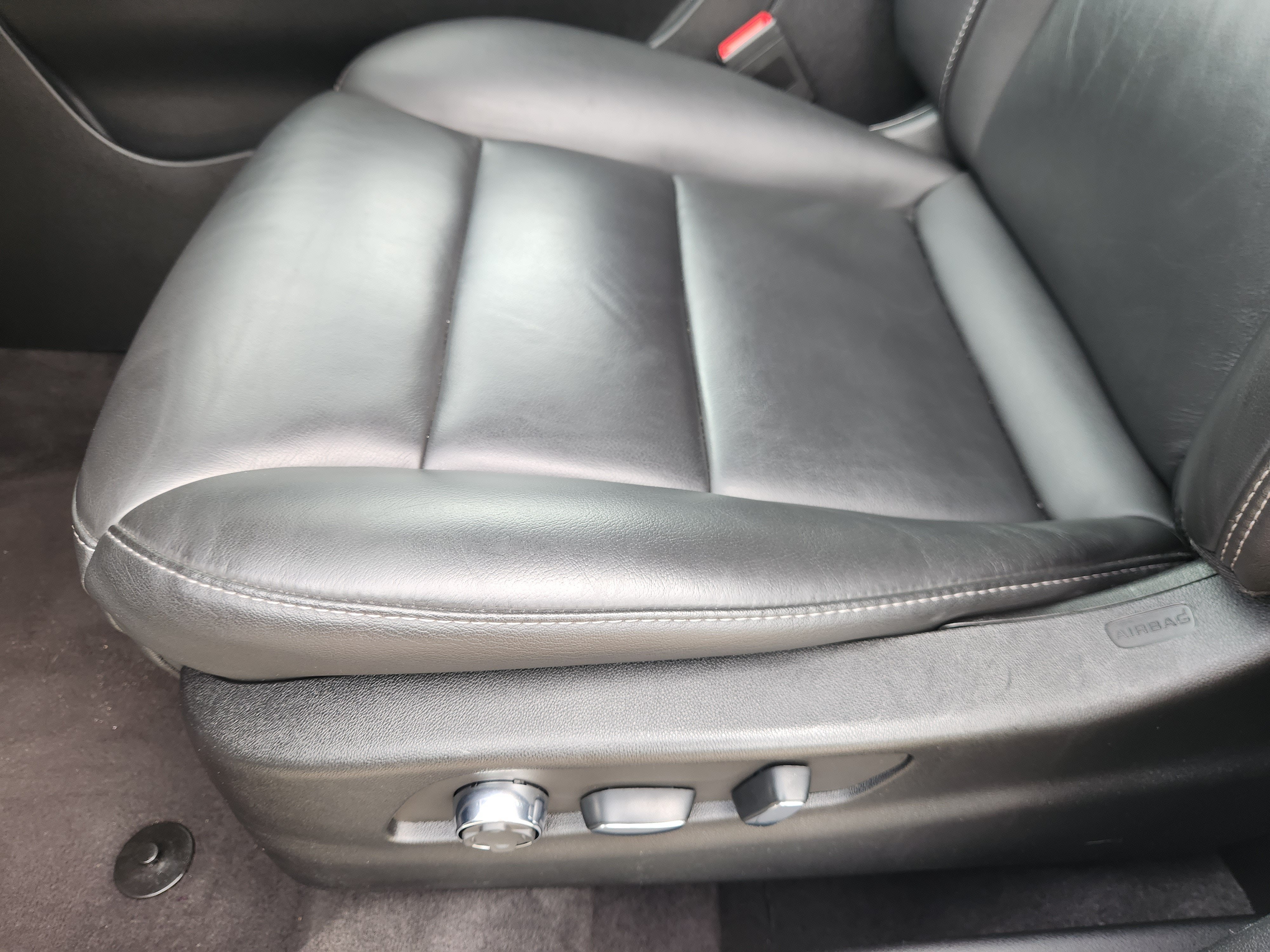 2025 Cadillac XT4 FWD Premium Luxury