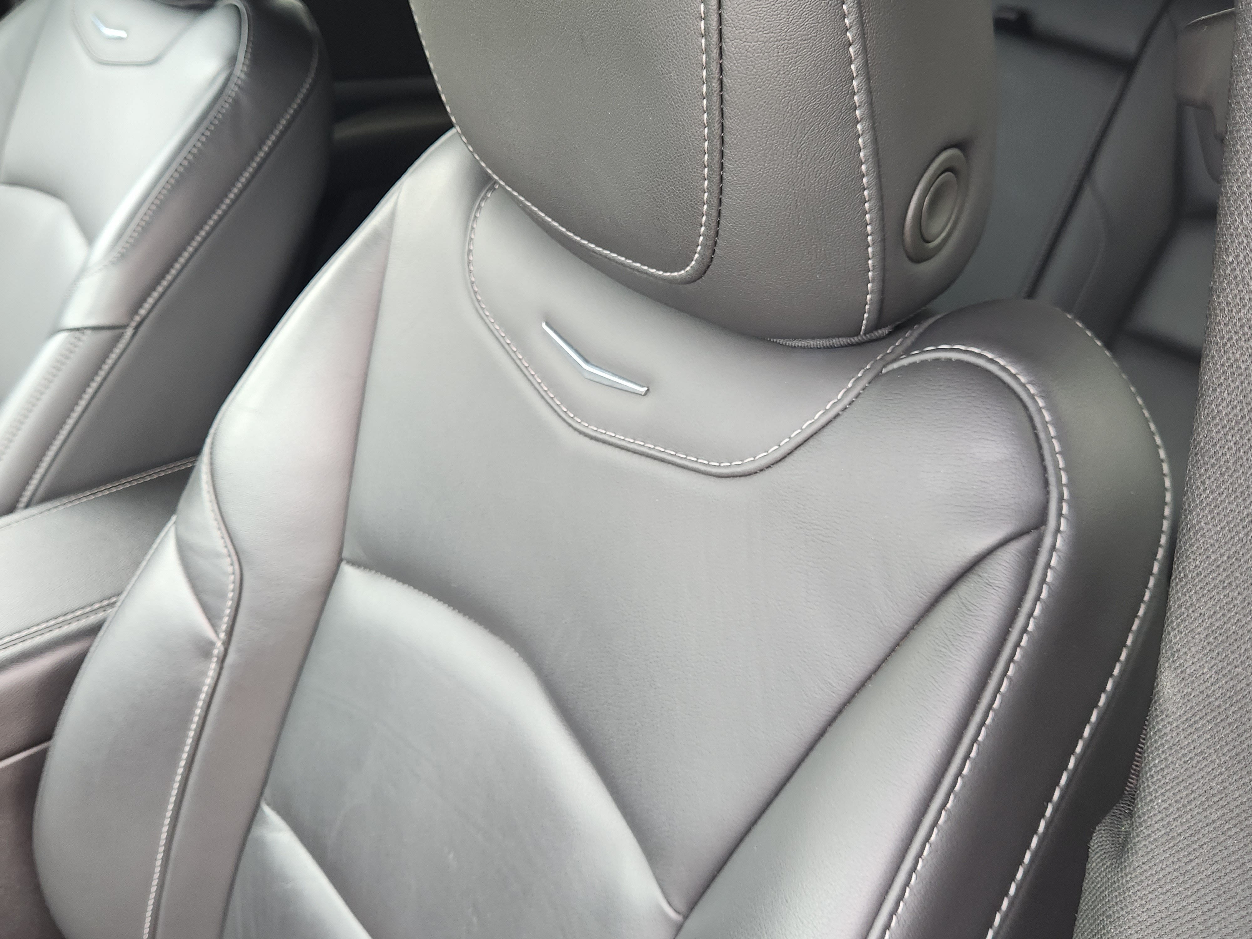 2025 Cadillac XT4 FWD Premium Luxury
