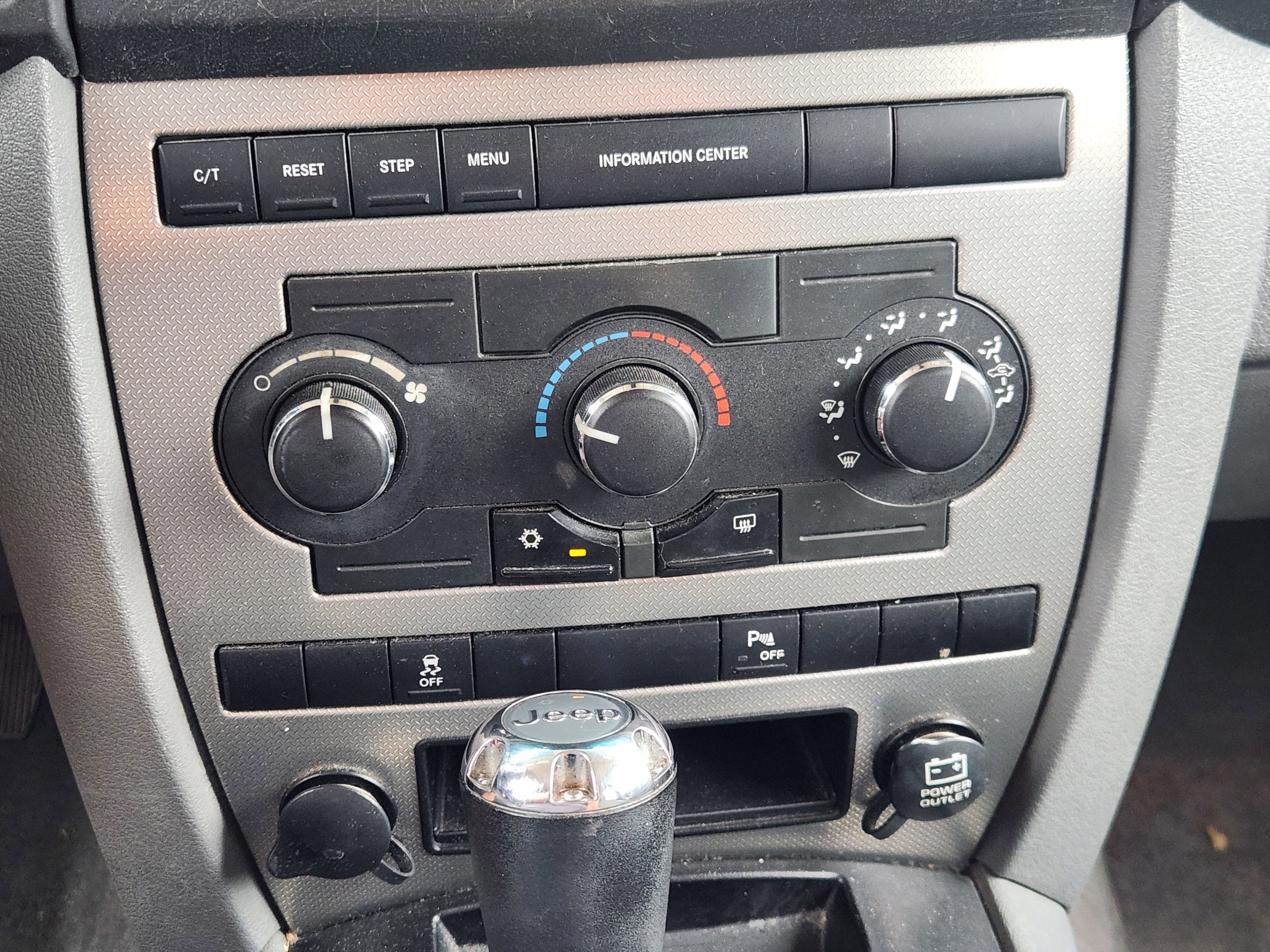 2007 Jeep Commander Sport
