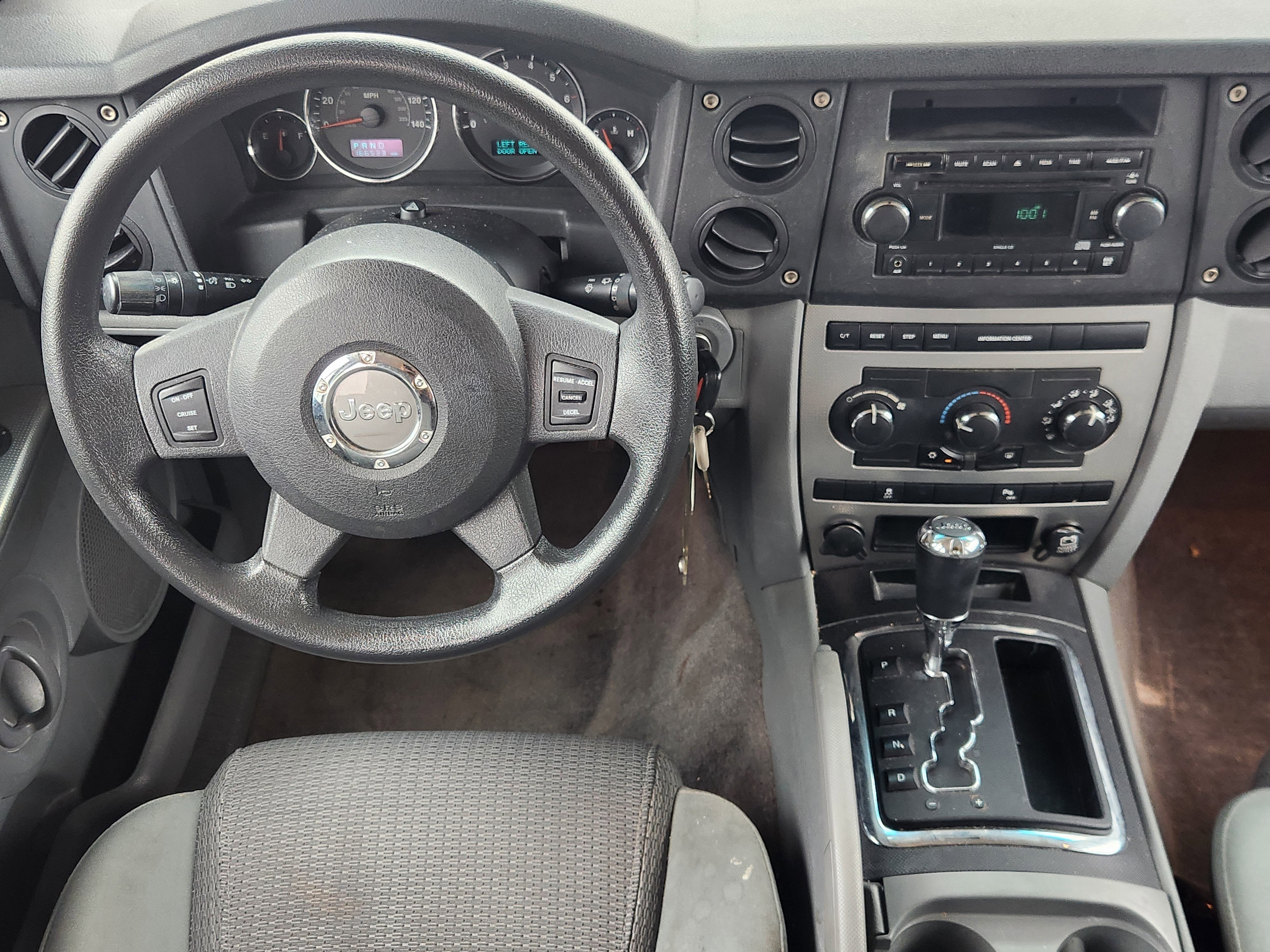 2007 Jeep Commander Sport