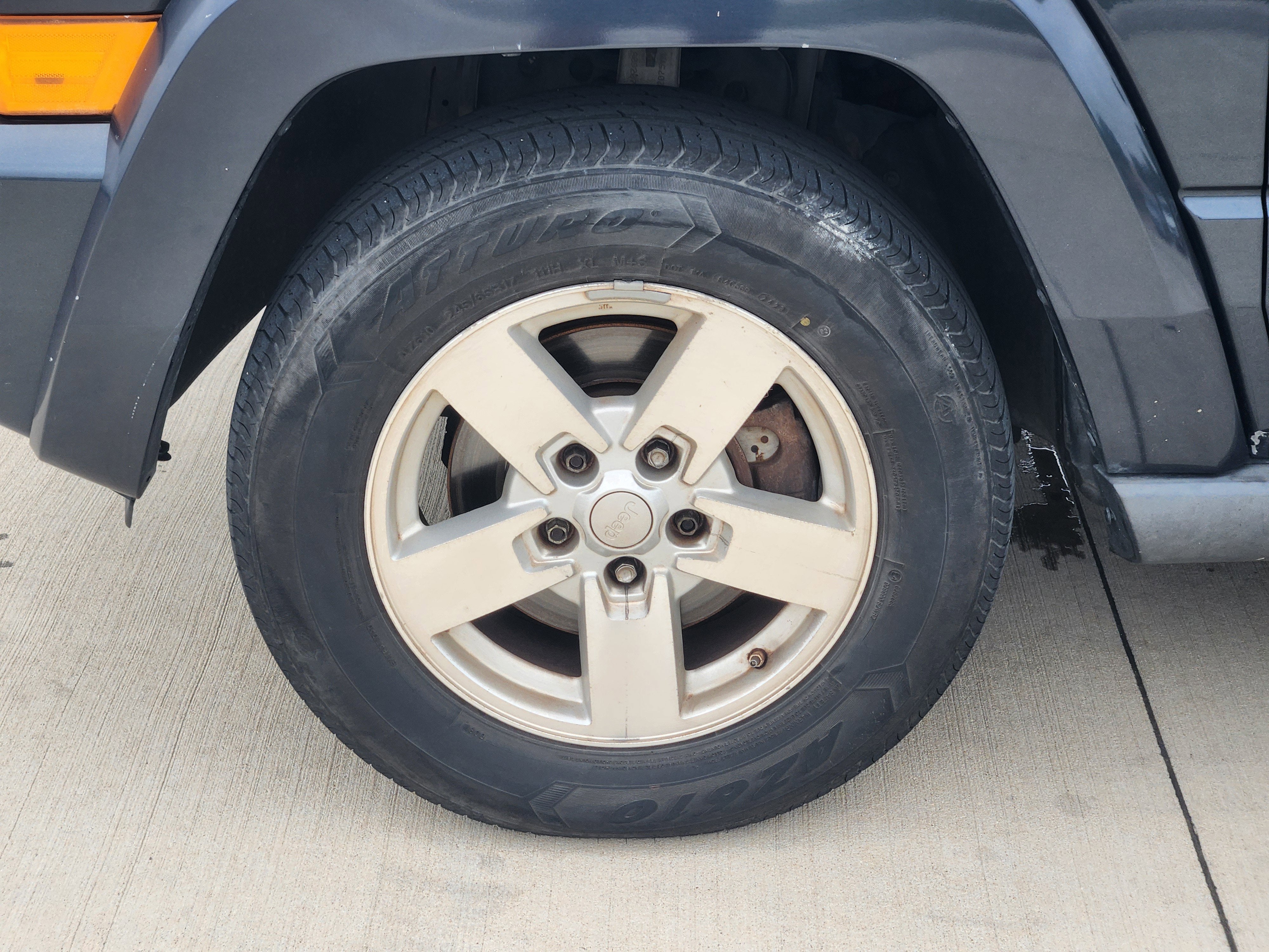 2007 Jeep Commander Sport