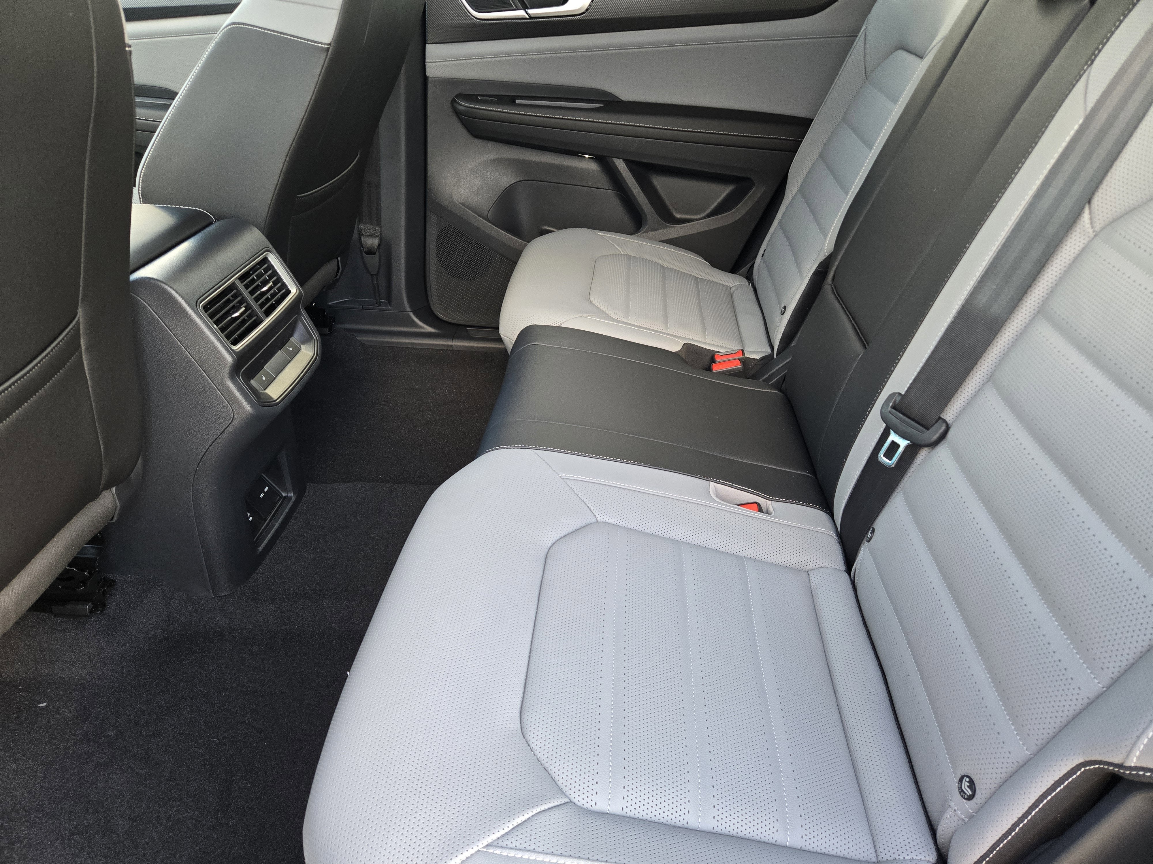 2026 Volkswagen Atlas Cross Sport 2.0T SEL R-Line Black