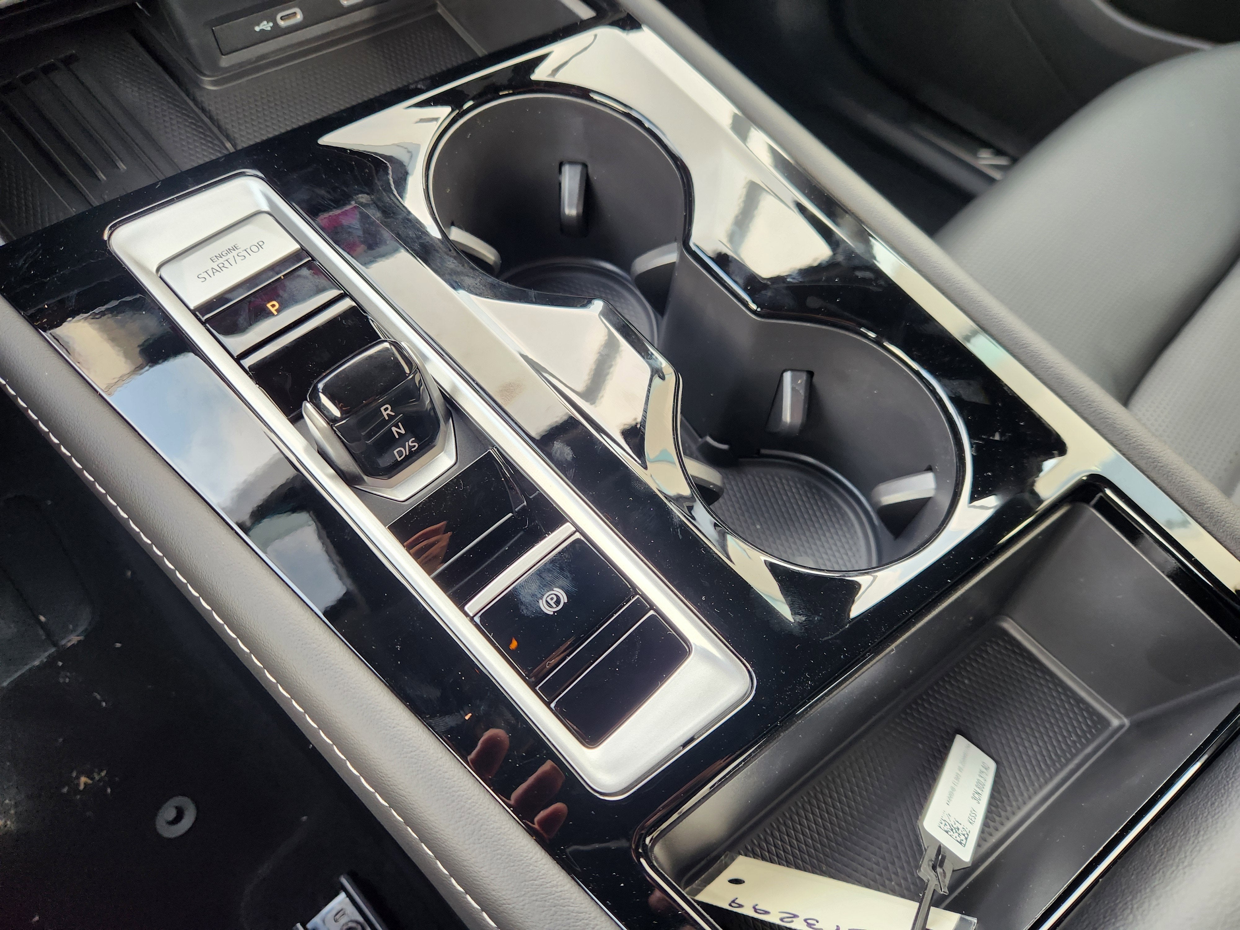 2026 Volkswagen Atlas Cross Sport 2.0T SEL R-Line Black