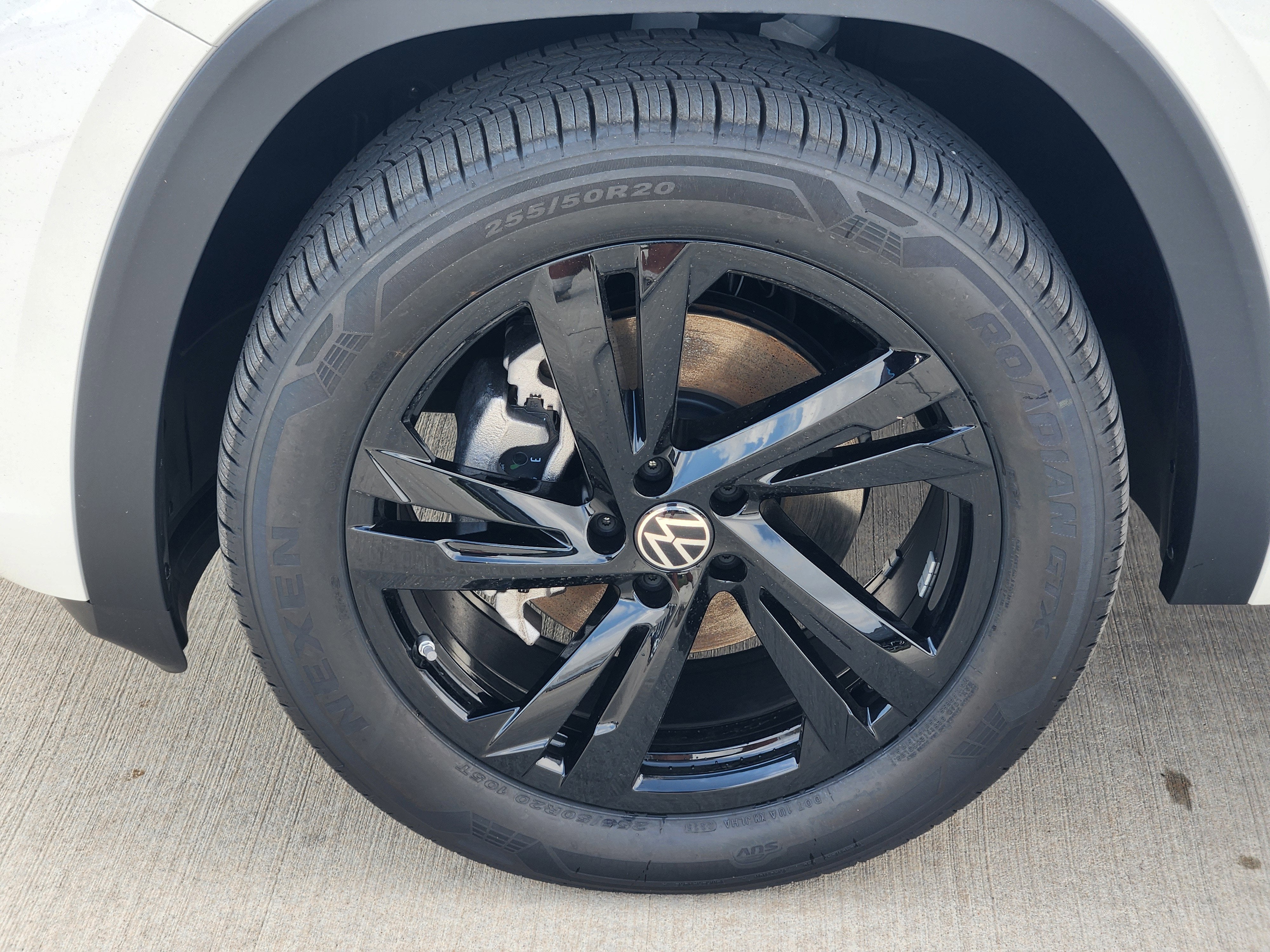 2026 Volkswagen Atlas Cross Sport 2.0T SEL R-Line Black