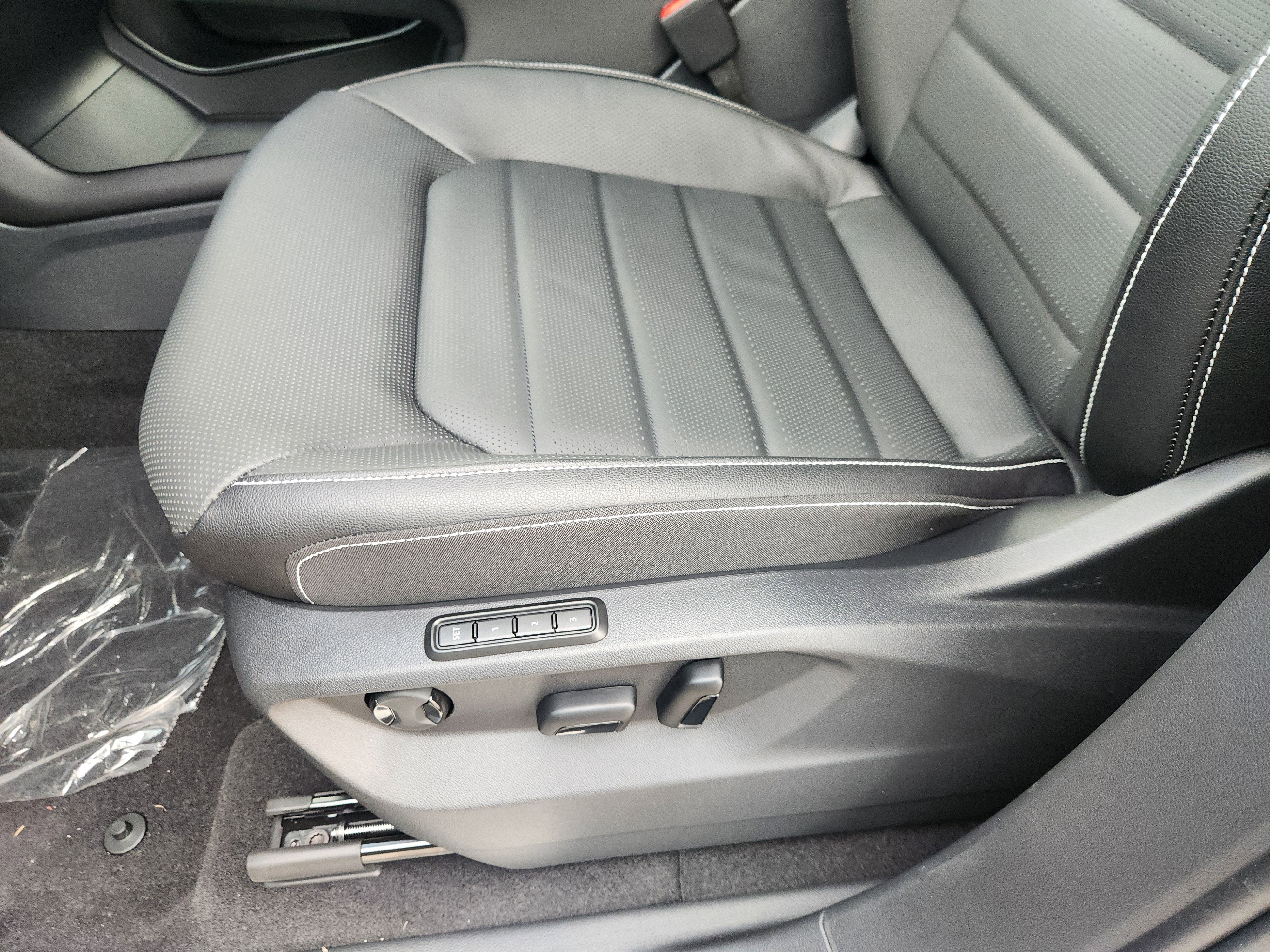 2026 Volkswagen Atlas Cross Sport 2.0T SEL R-Line Black