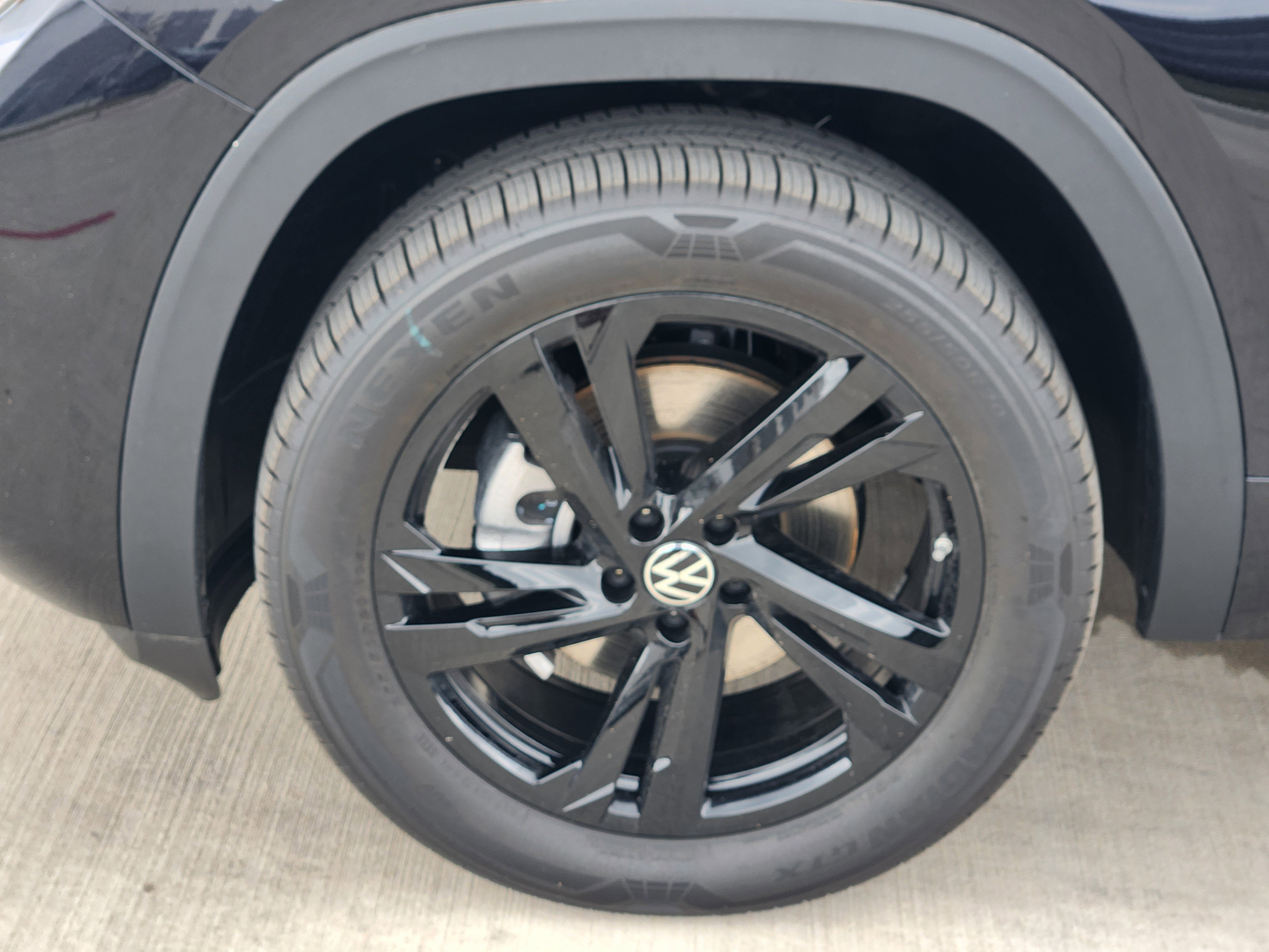 2026 Volkswagen Atlas Cross Sport 2.0T SEL R-Line Black