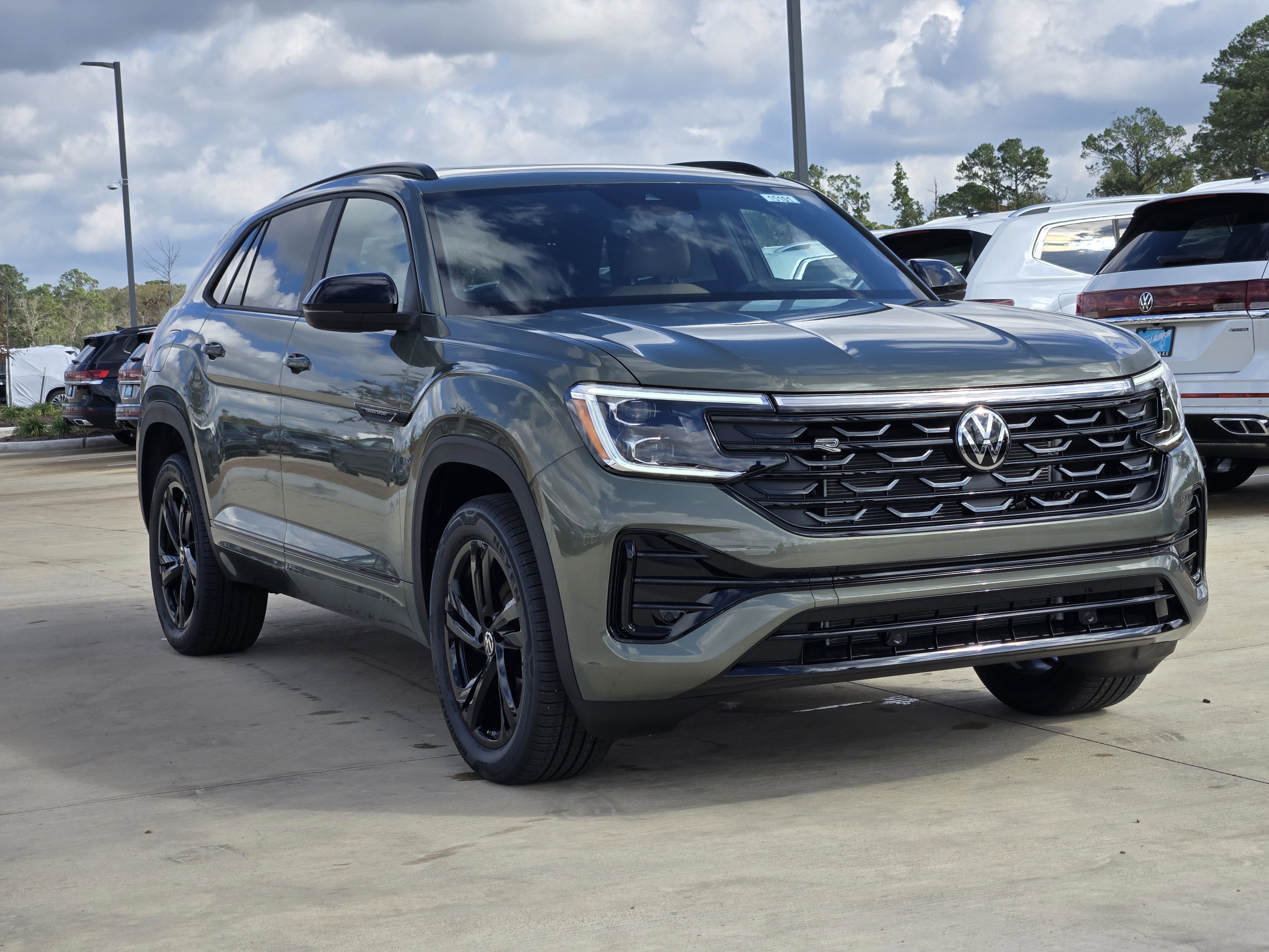 2026 Volkswagen Atlas Cross Sport 2.0T SEL R-Line Black