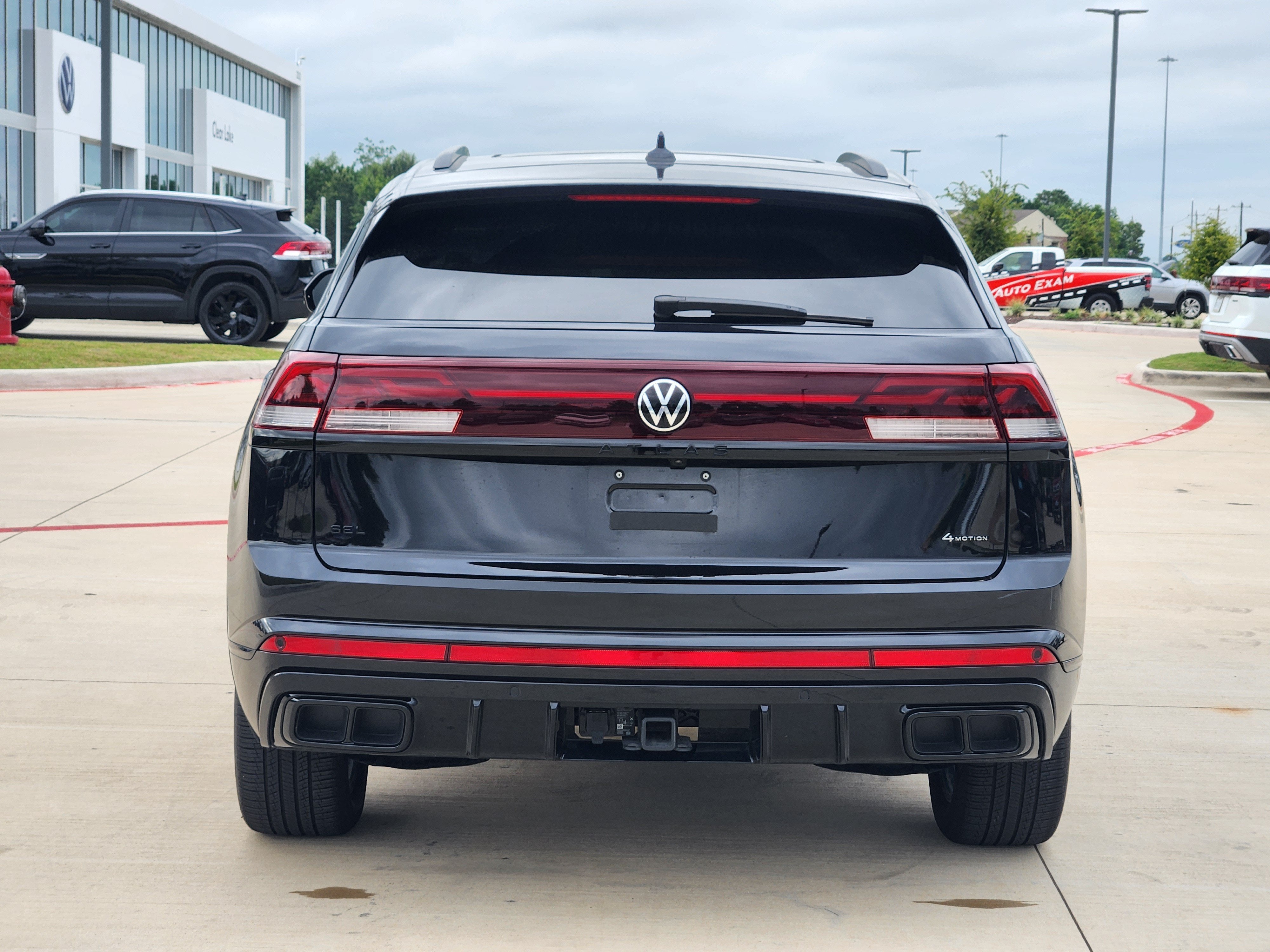 2026 Volkswagen Atlas Cross Sport 2.0T SEL R-Line Black