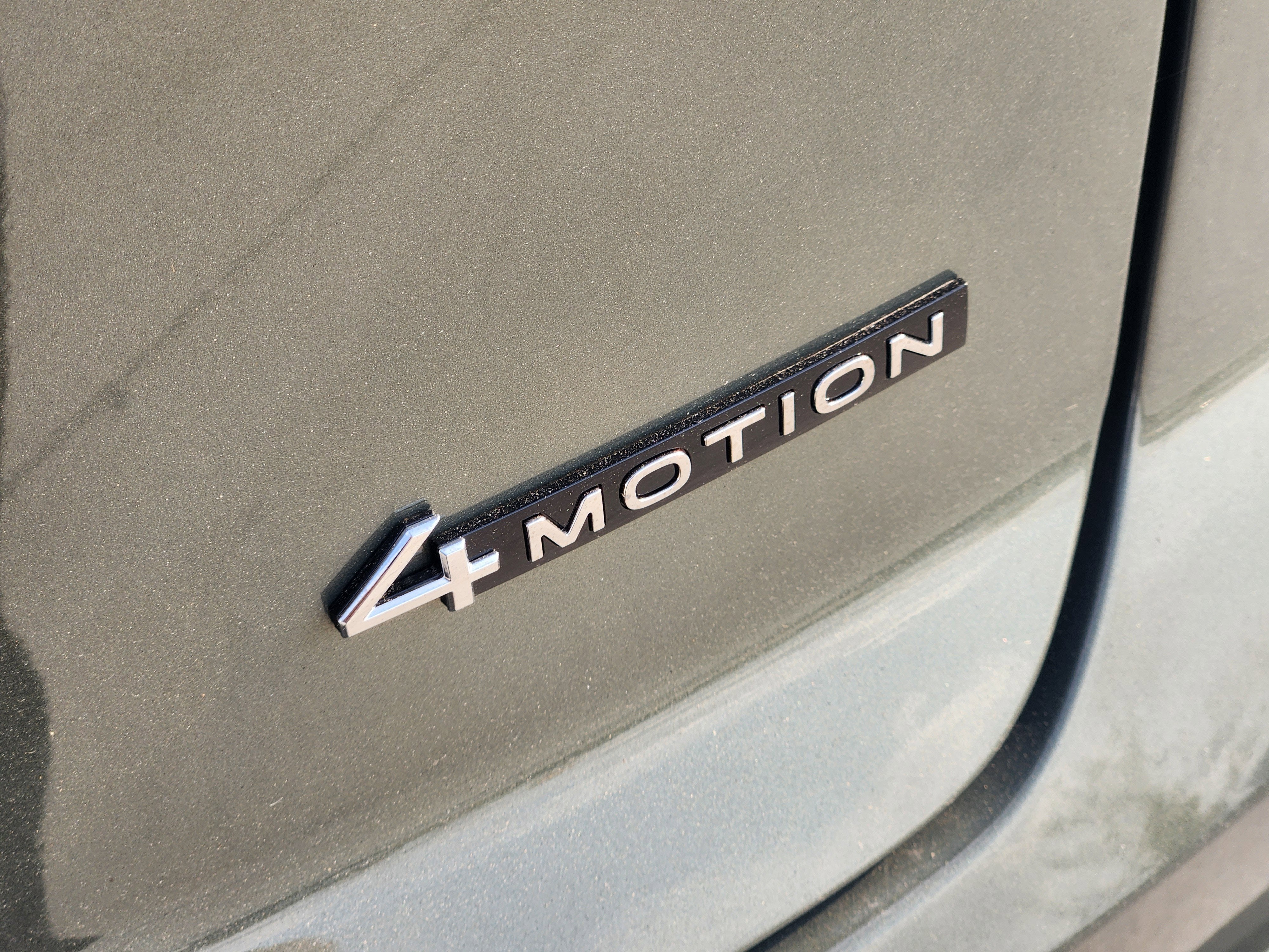 2026 Volkswagen Atlas Cross Sport 2.0T SEL R-Line Black