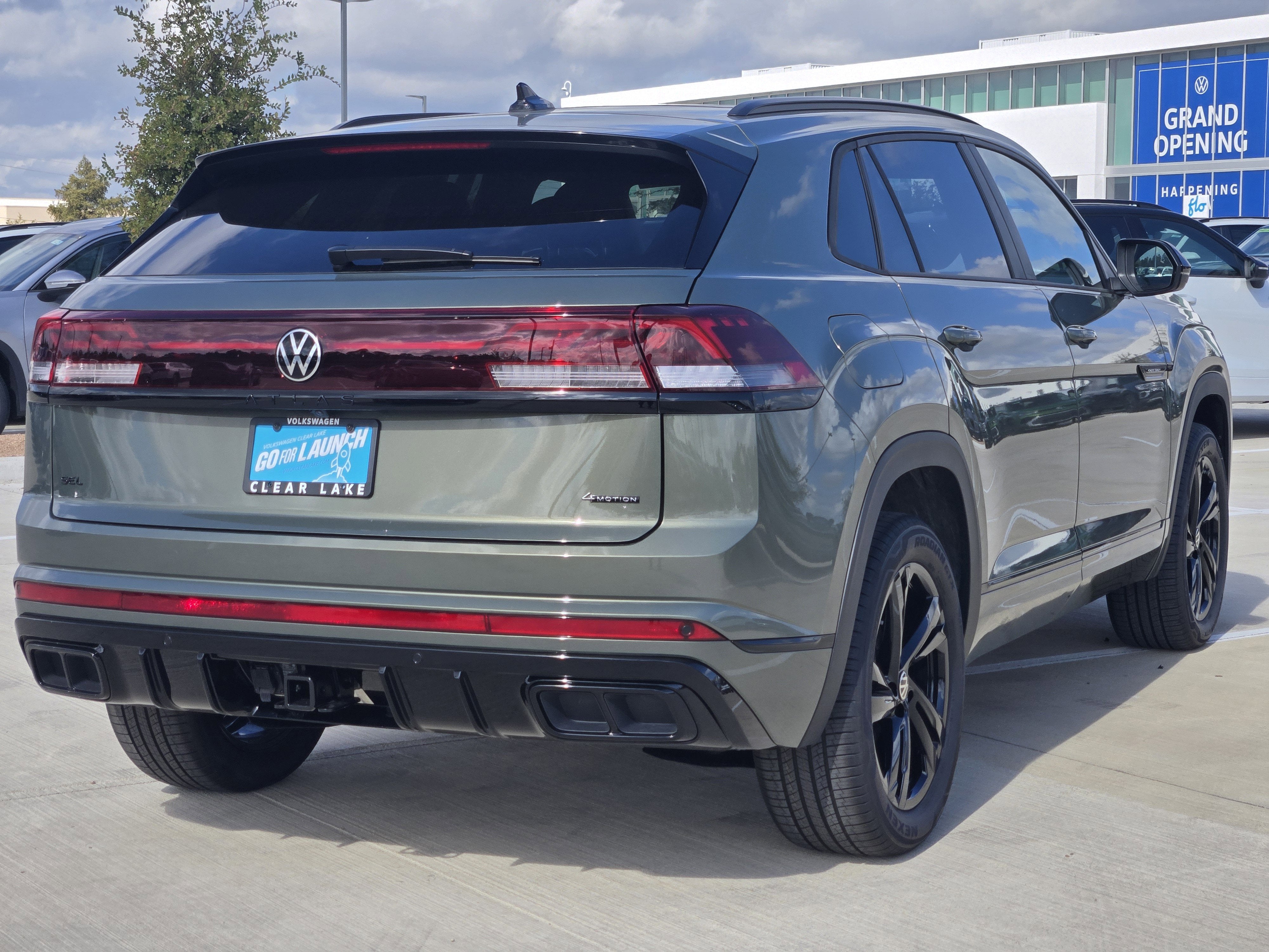 2026 Volkswagen Atlas Cross Sport 2.0T SEL R-Line Black