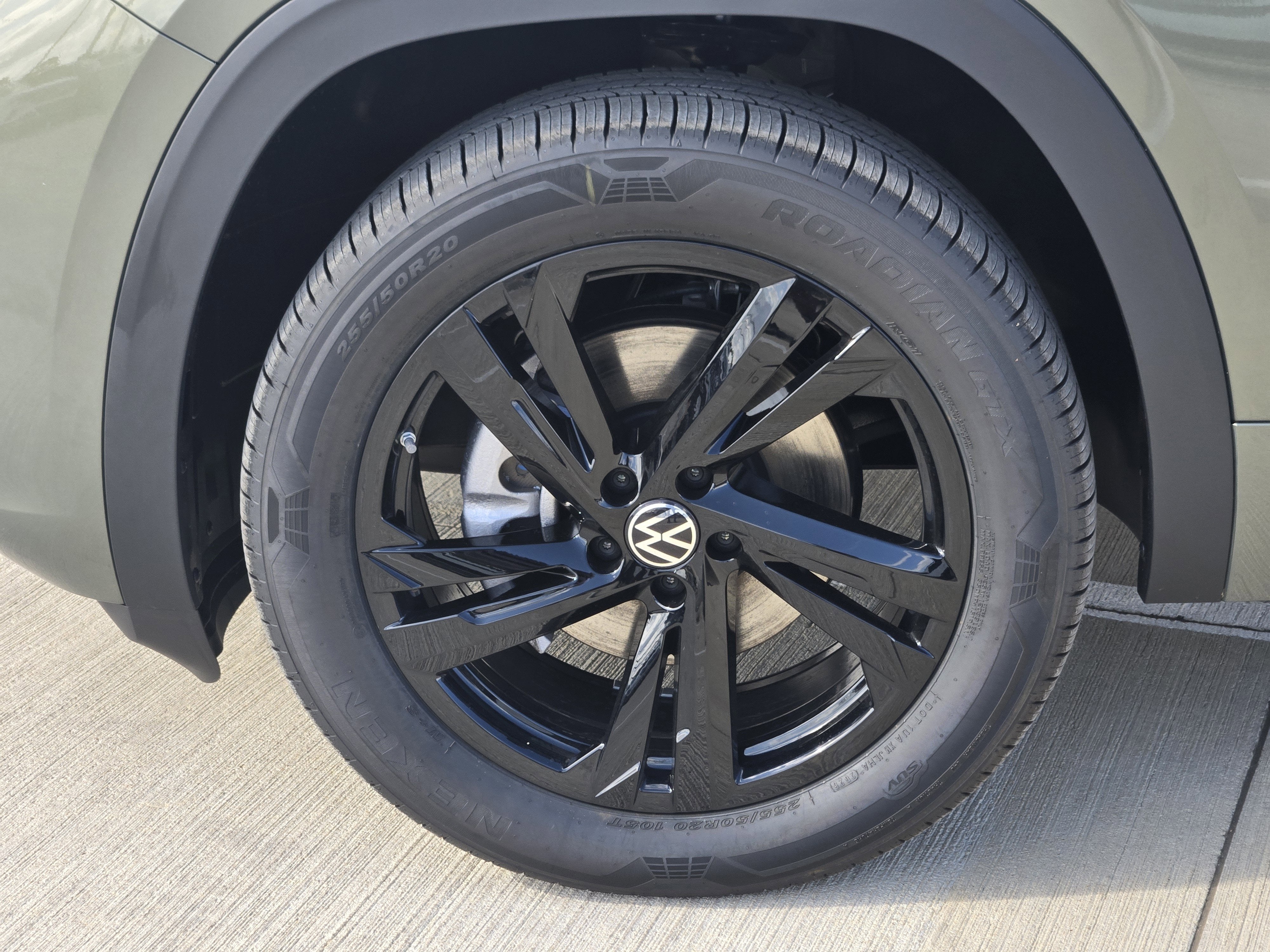 2026 Volkswagen Atlas Cross Sport 2.0T SEL R-Line Black