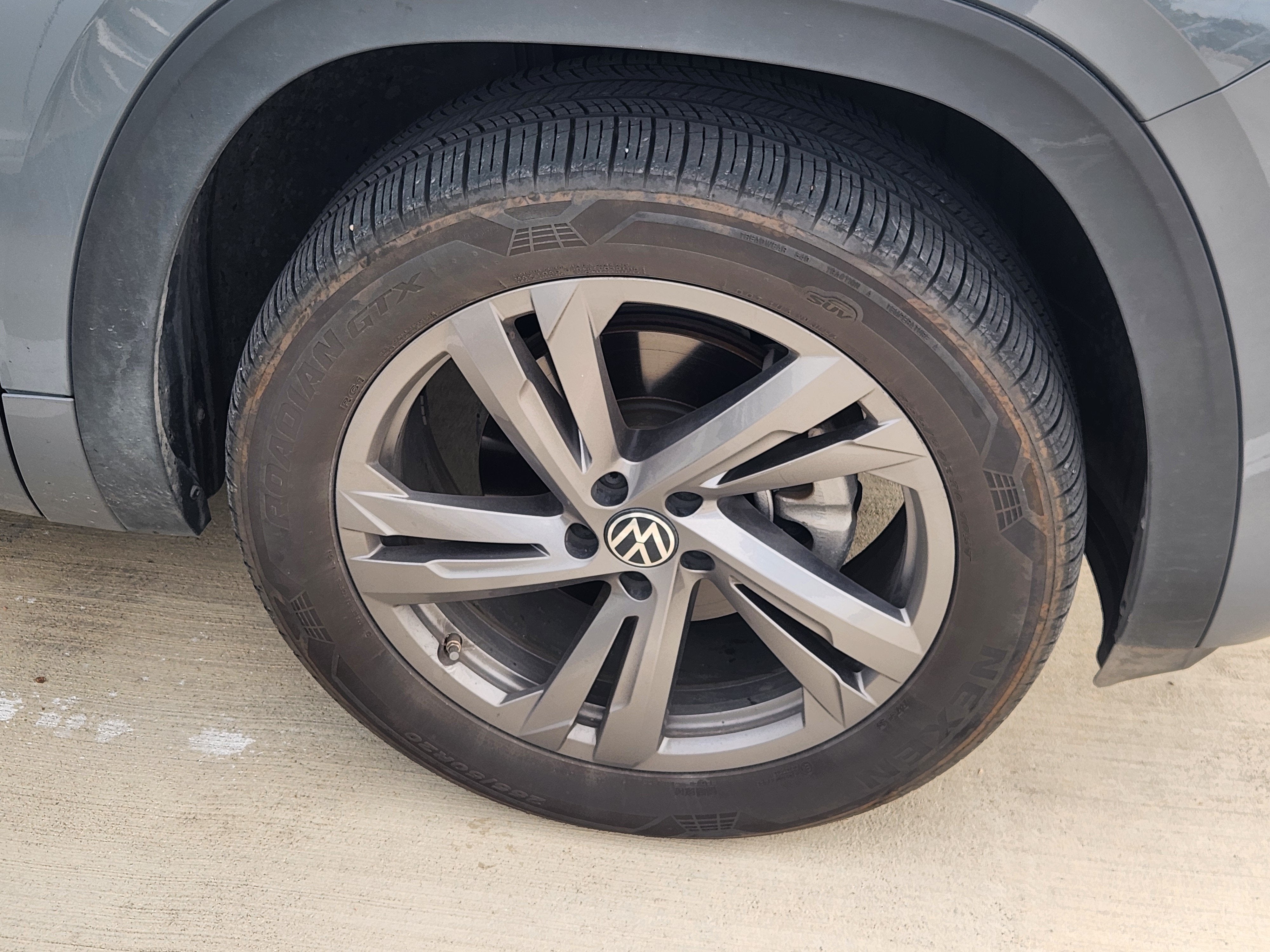 2024 Volkswagen Atlas Cross Sport 2.0T SEL R-Line