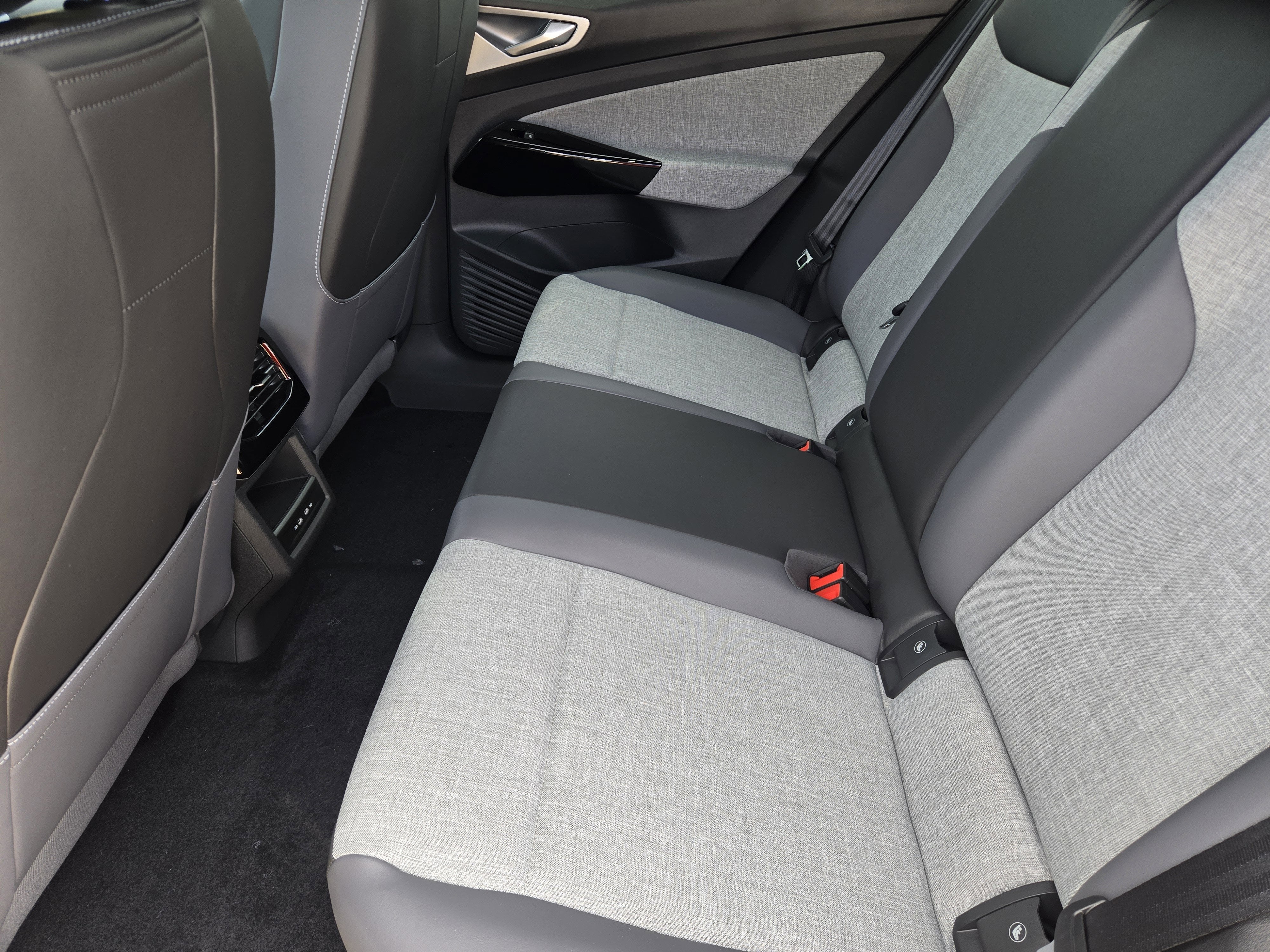 2025 Volkswagen ID.4 Pro