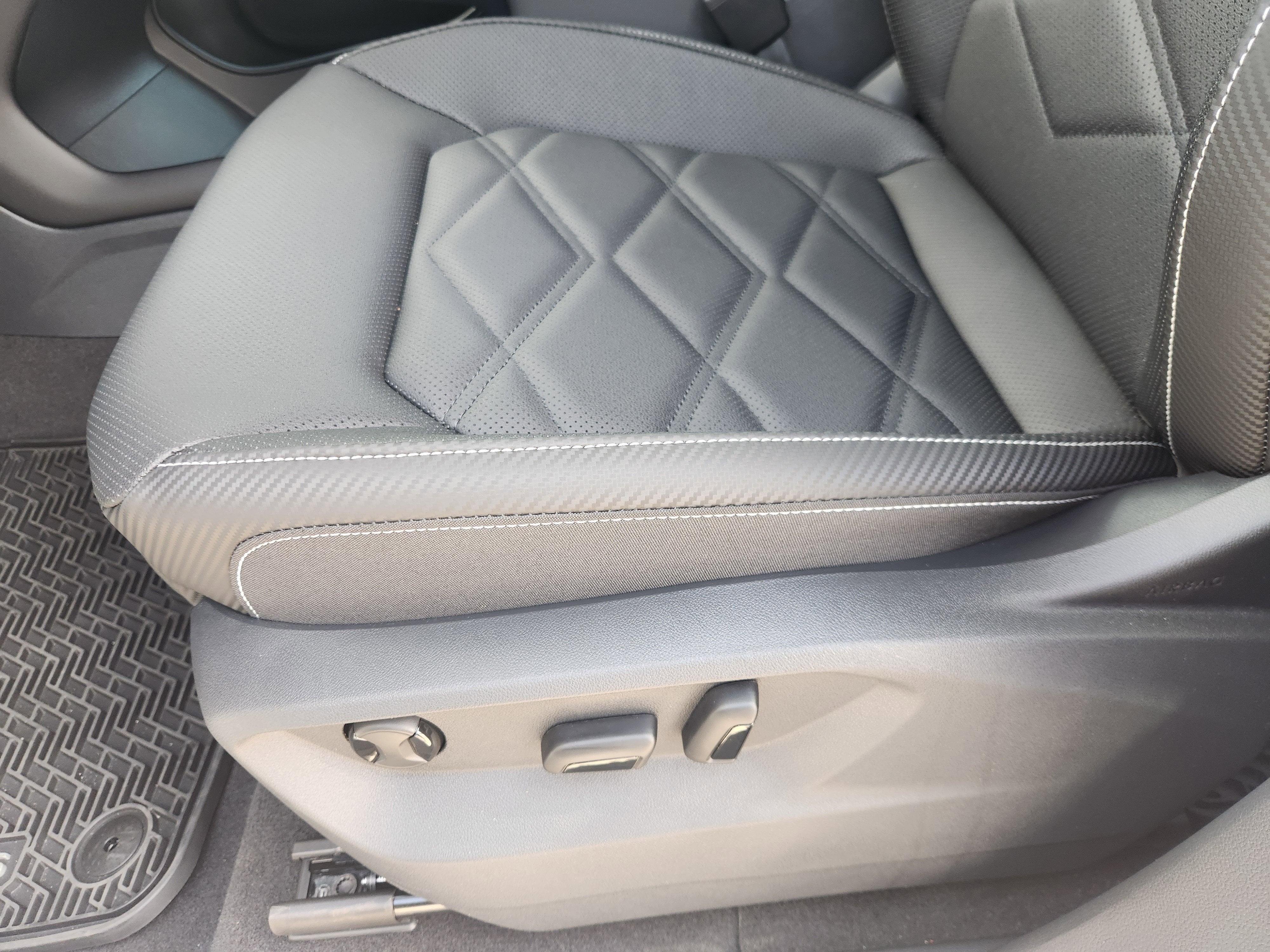 2026 Volkswagen Atlas Cross Sport 2.0T SE