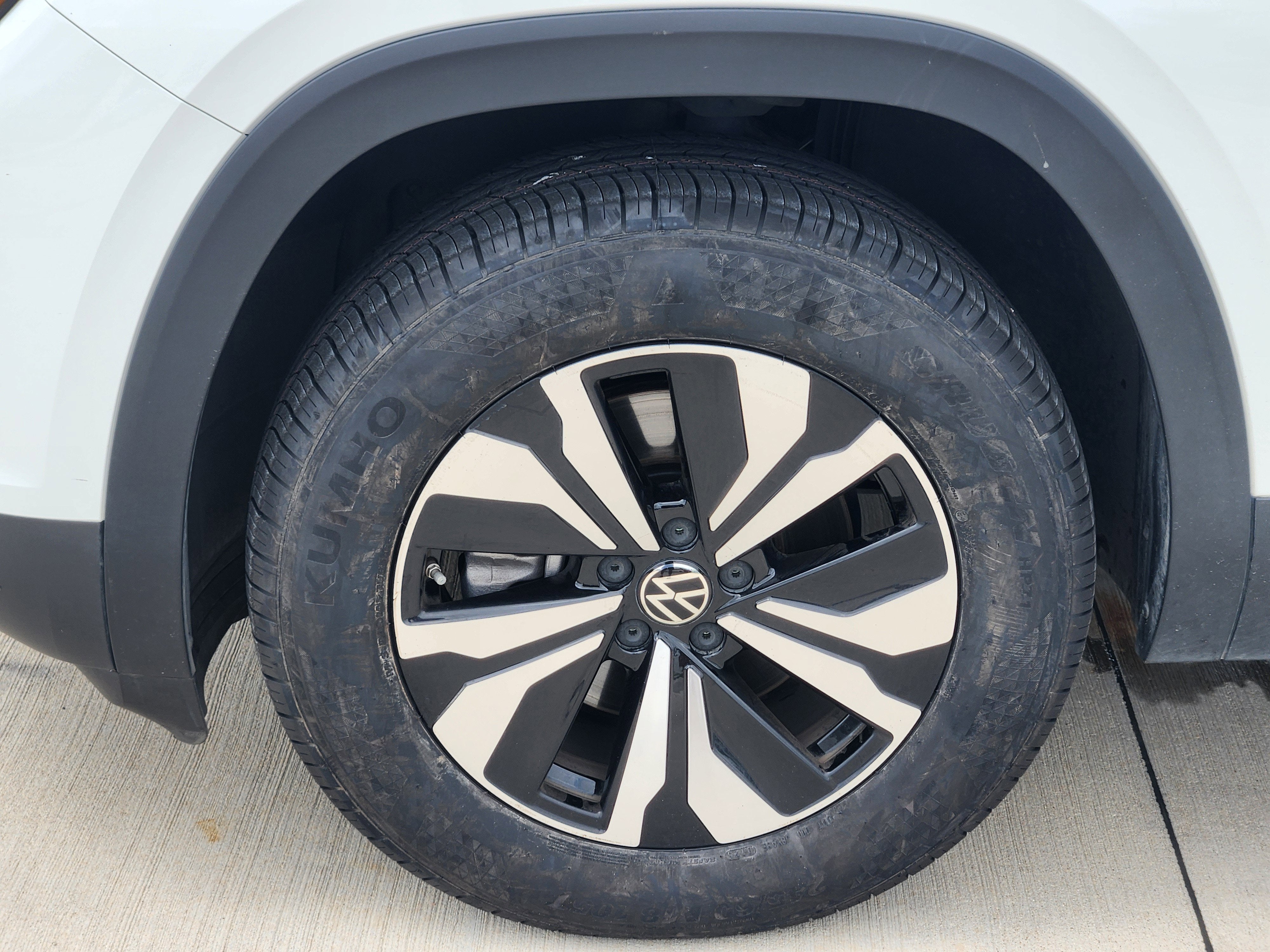 2025 Volkswagen Atlas 2.0T SE
