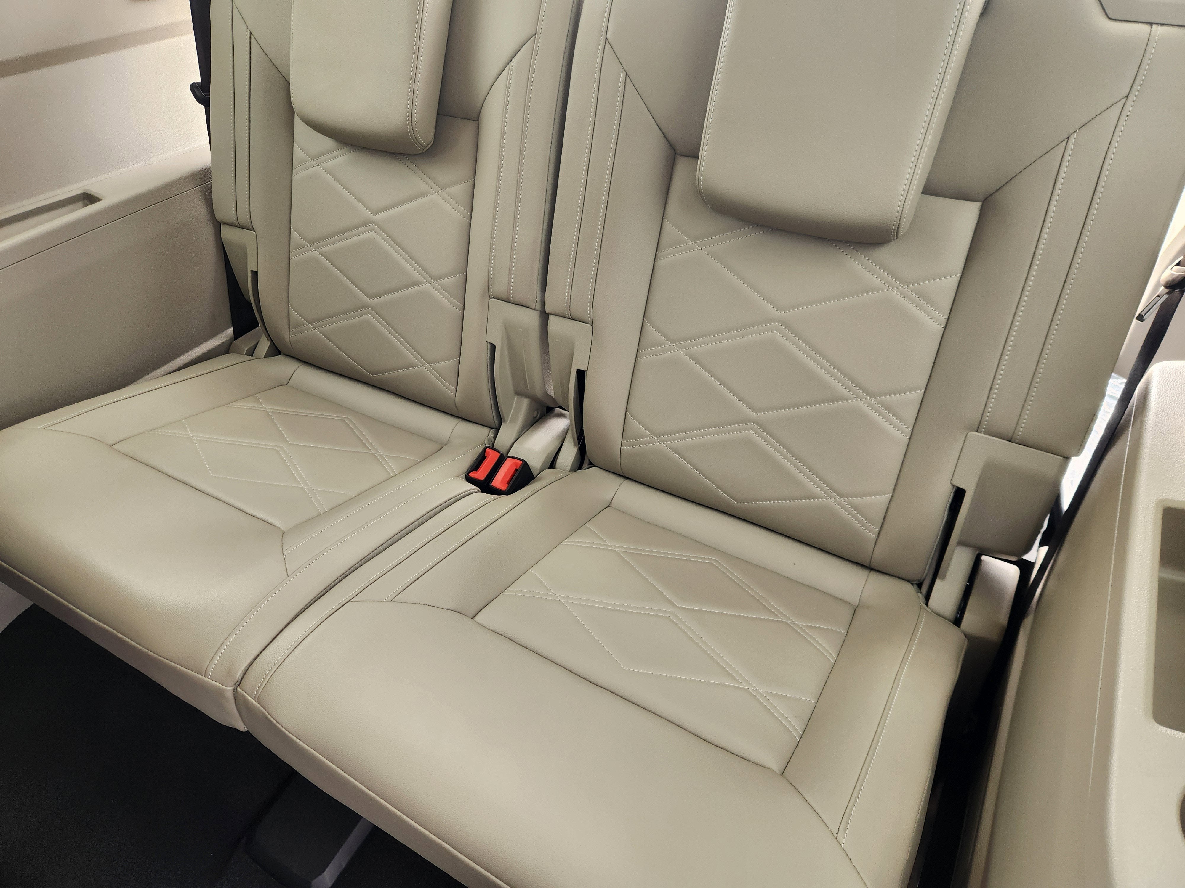 2025 Volkswagen Atlas 2.0T SE