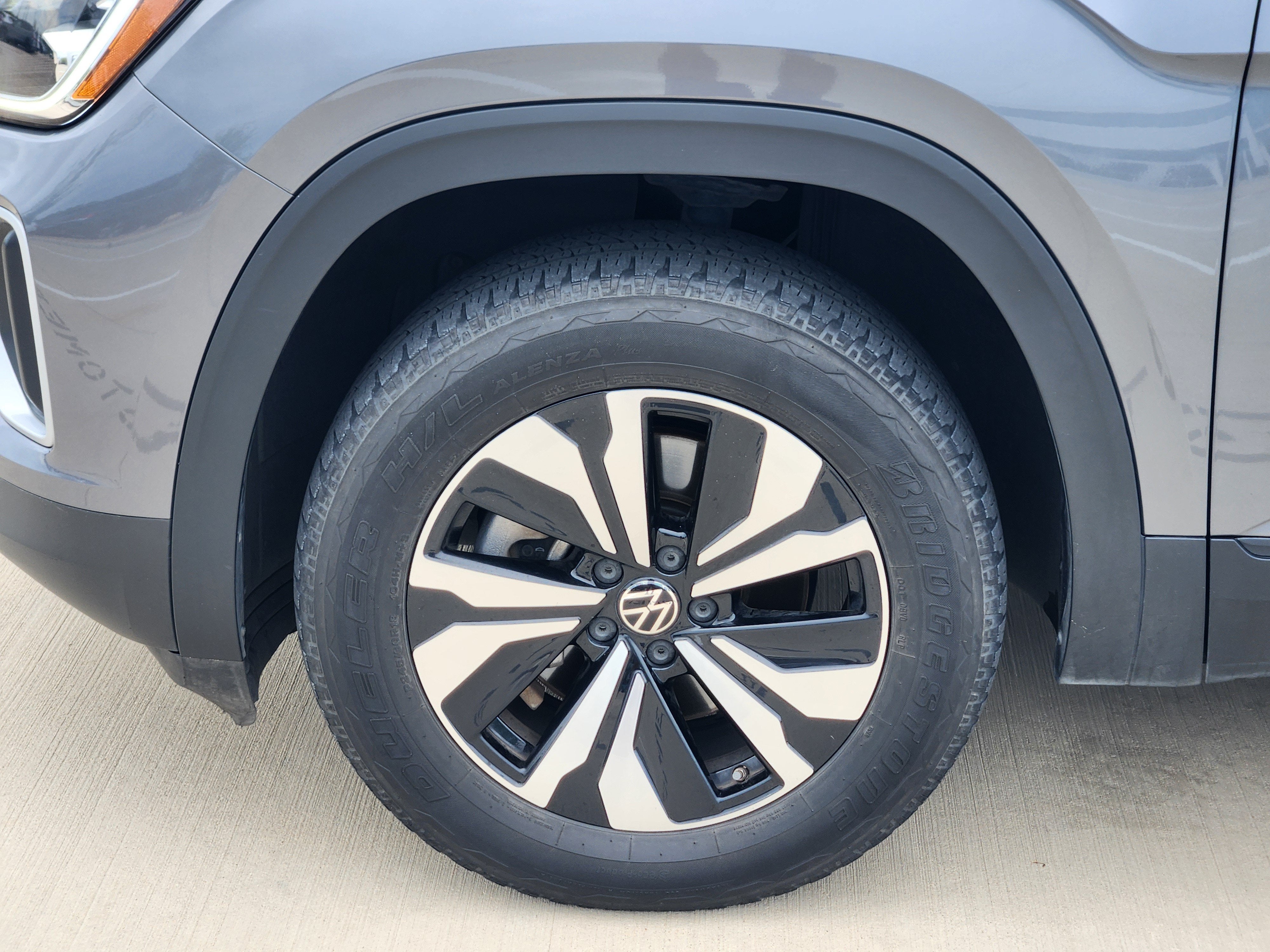 2024 Volkswagen Atlas 2.0T SE