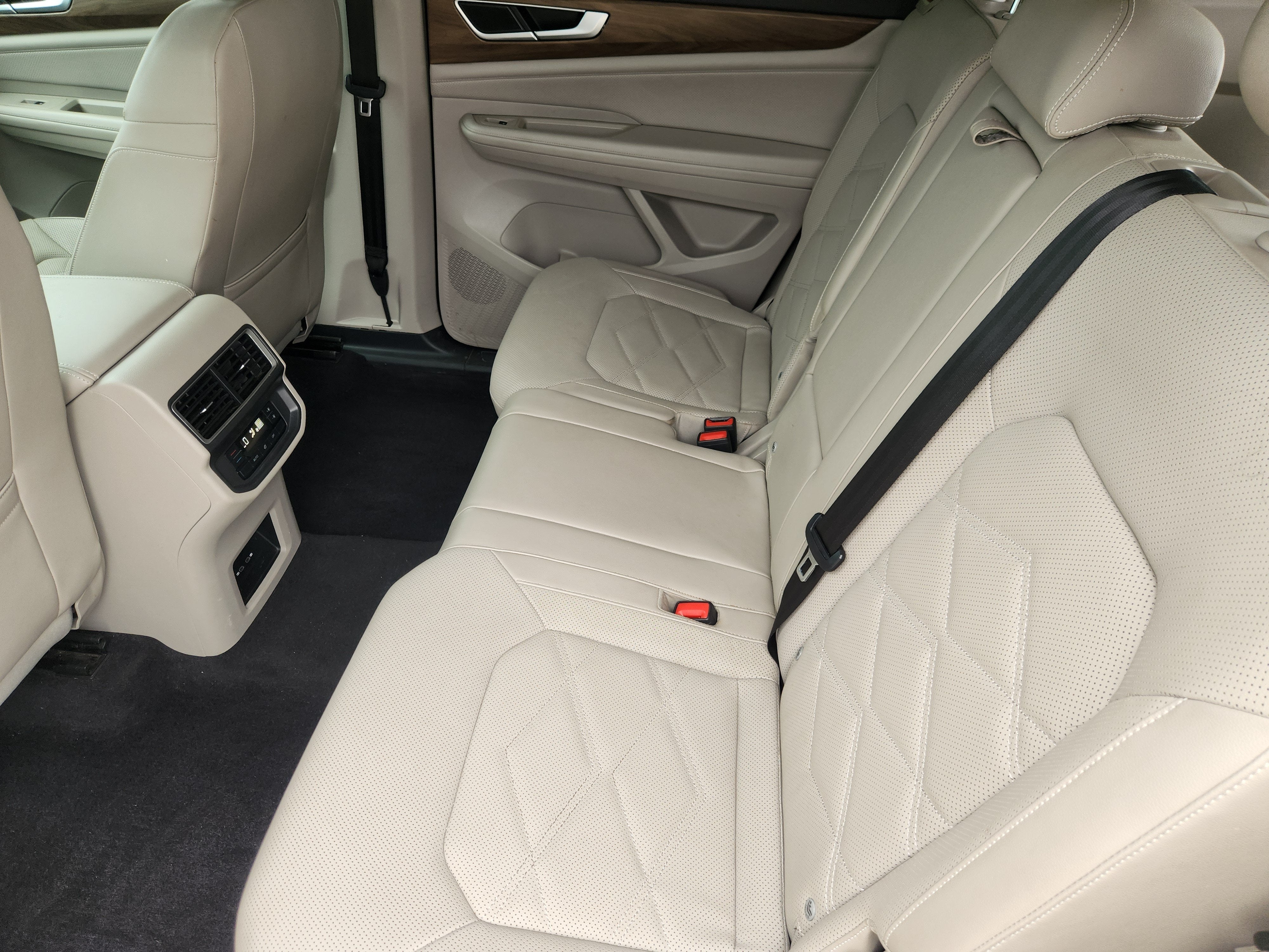2024 Volkswagen Atlas 2.0T SE
