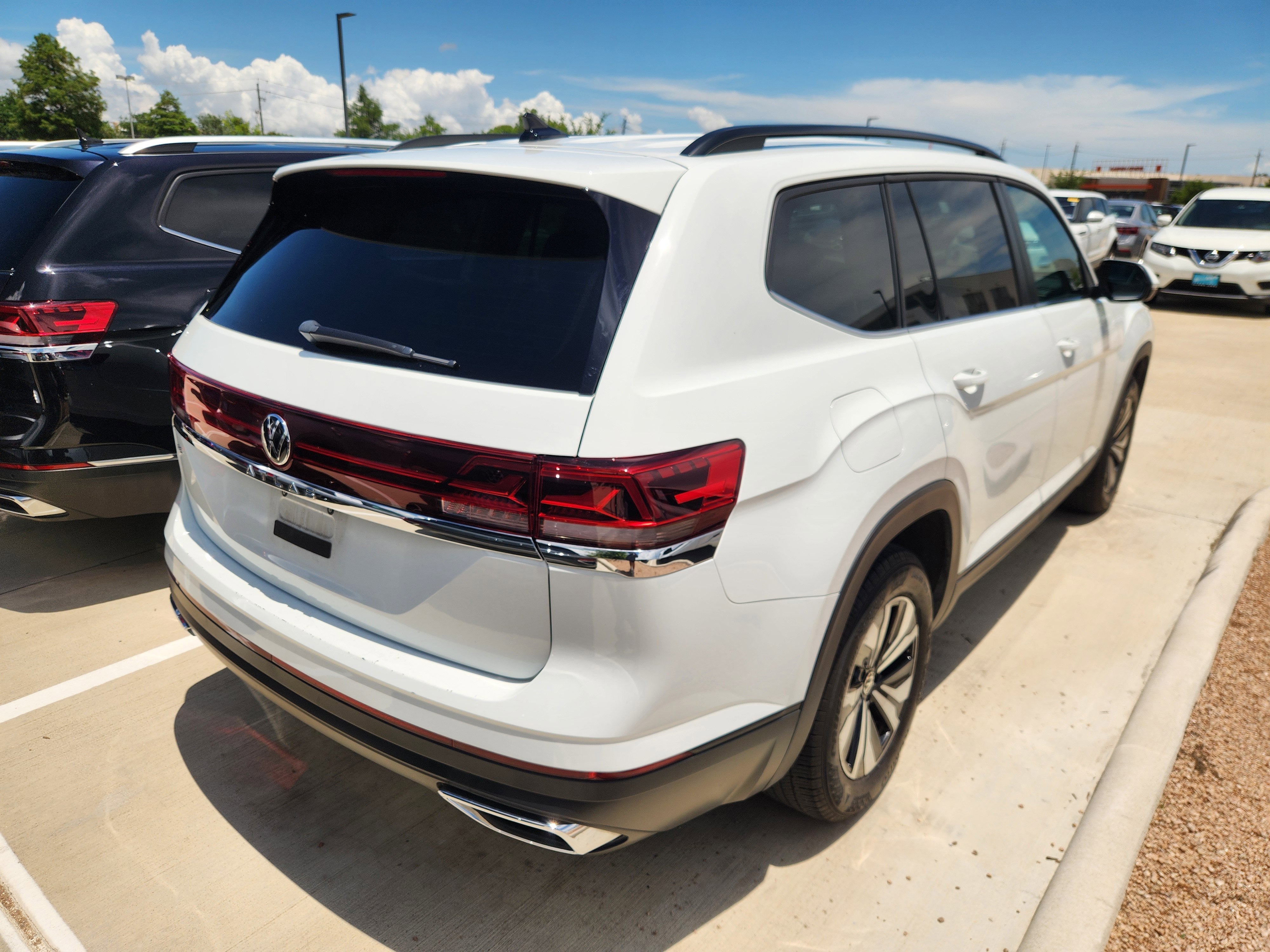 2025 Volkswagen Atlas 2.0T SE