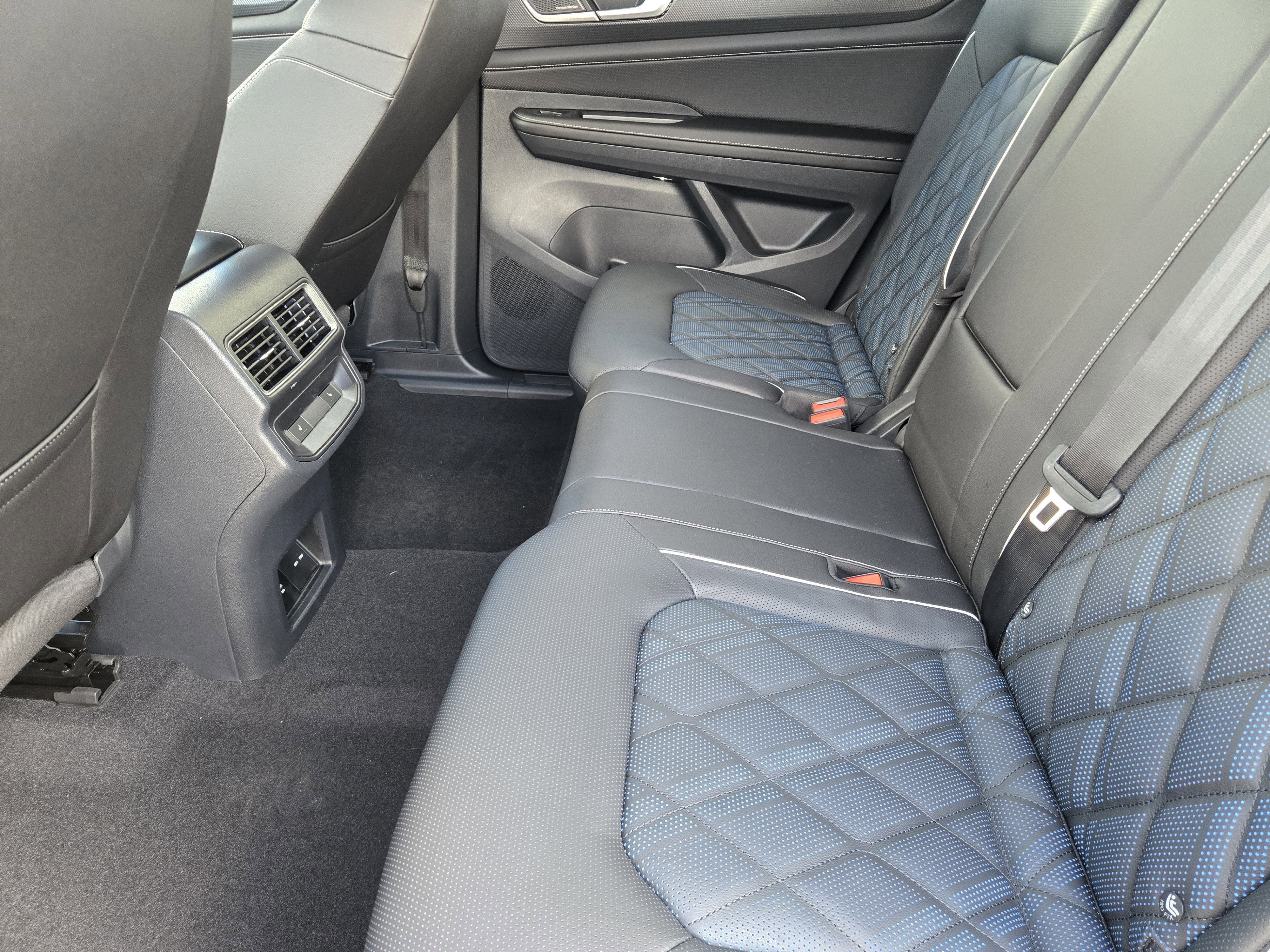 2026 Volkswagen Atlas Cross Sport 2.0T SEL Premium R-Line