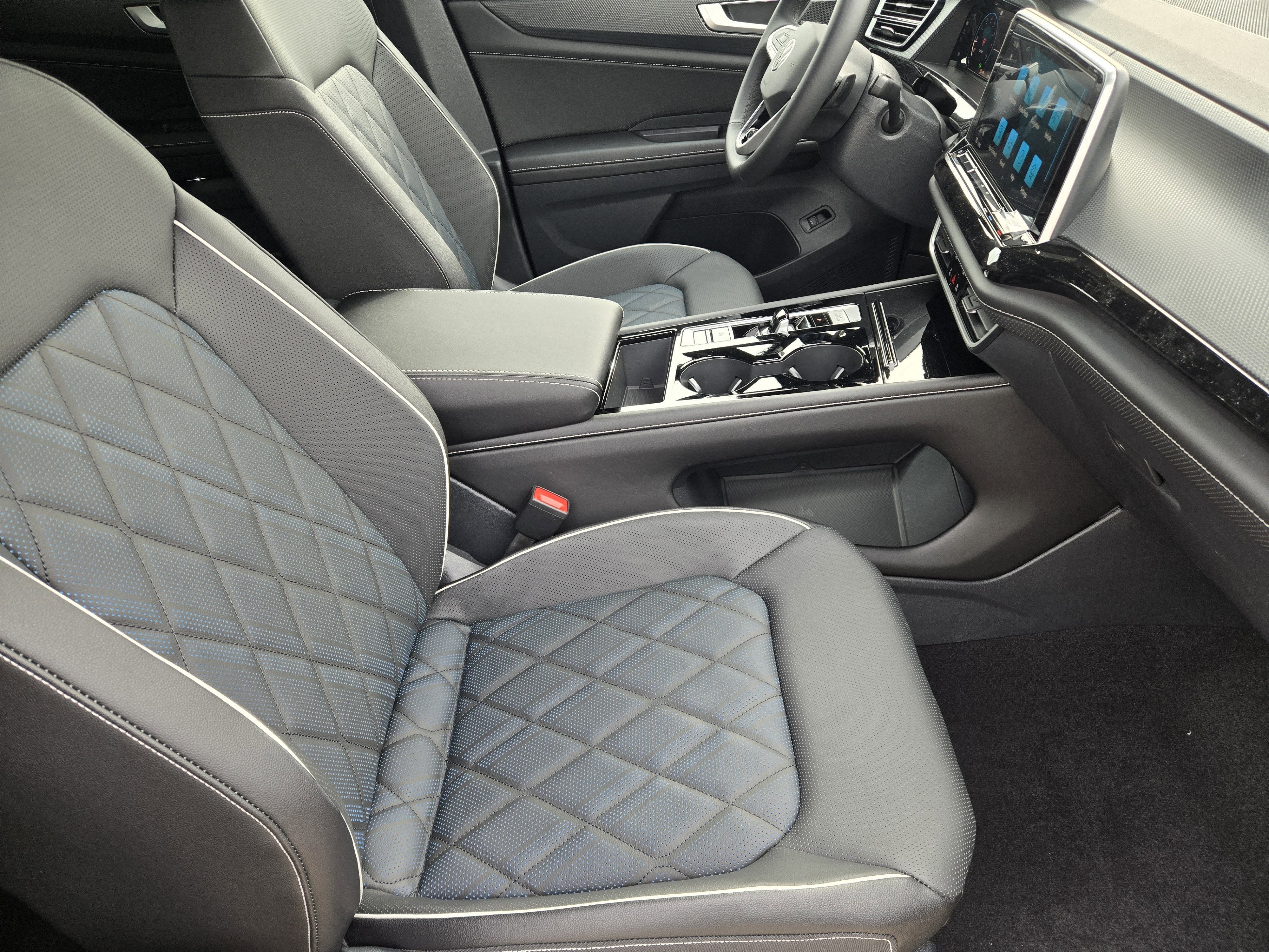 2026 Volkswagen Atlas Cross Sport 2.0T SEL Premium R-Line