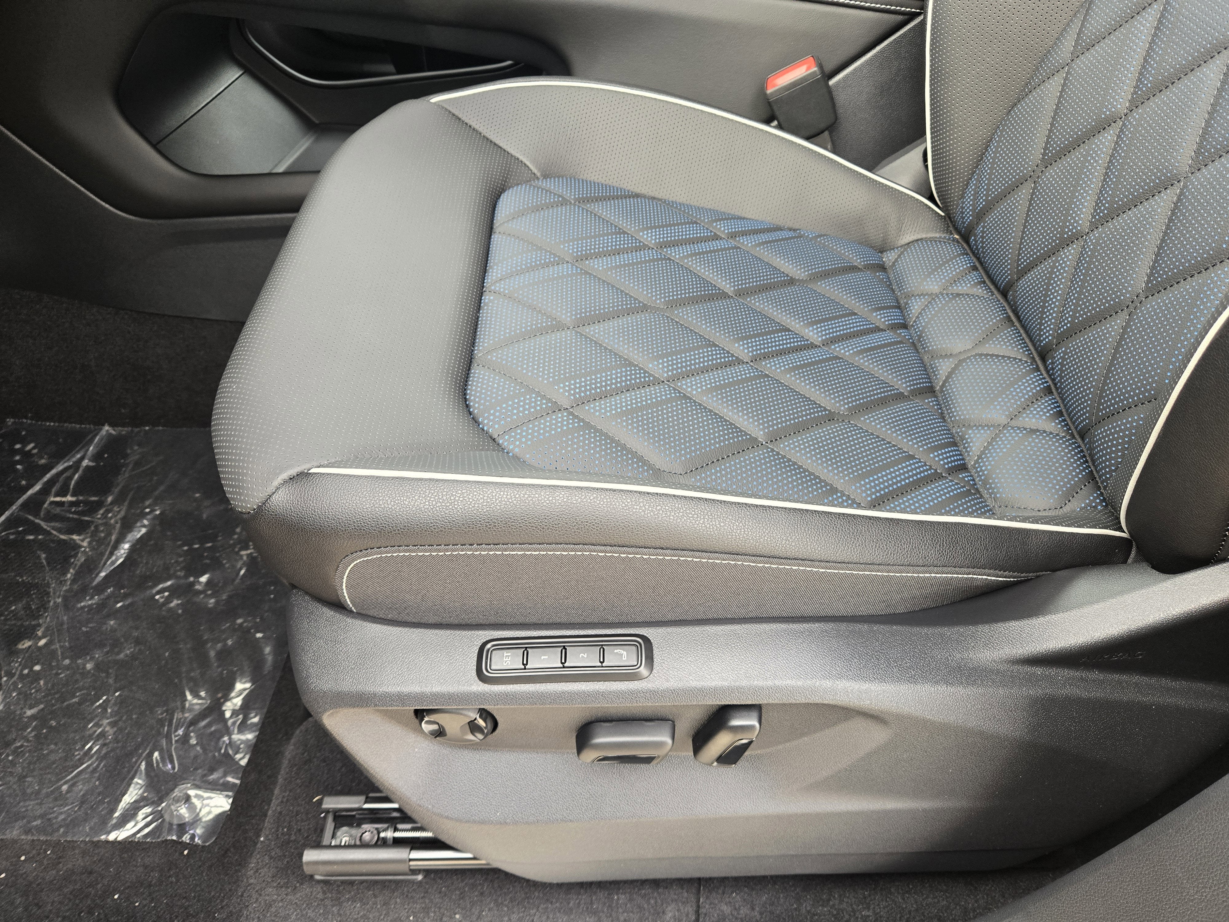 2026 Volkswagen Atlas Cross Sport 2.0T SEL Premium R-Line