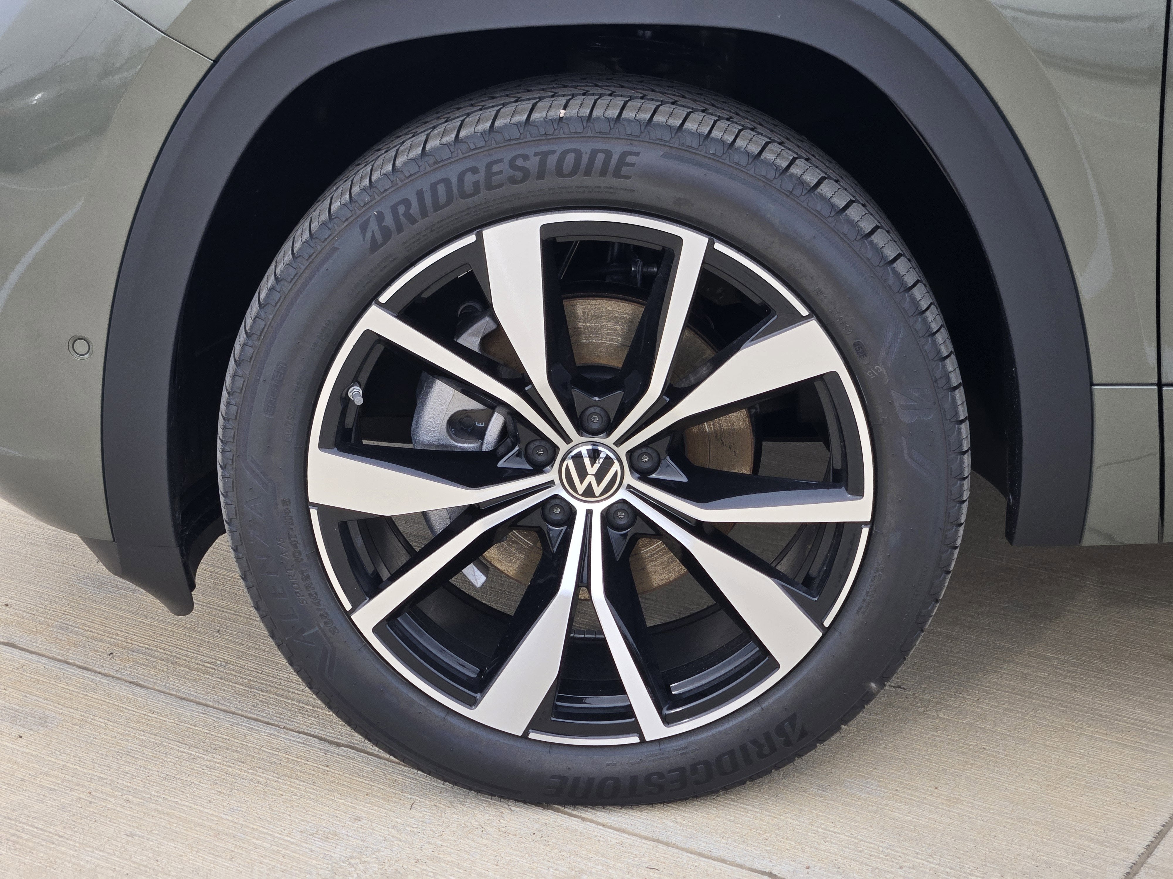 2026 Volkswagen Atlas Cross Sport 2.0T SEL Premium R-Line