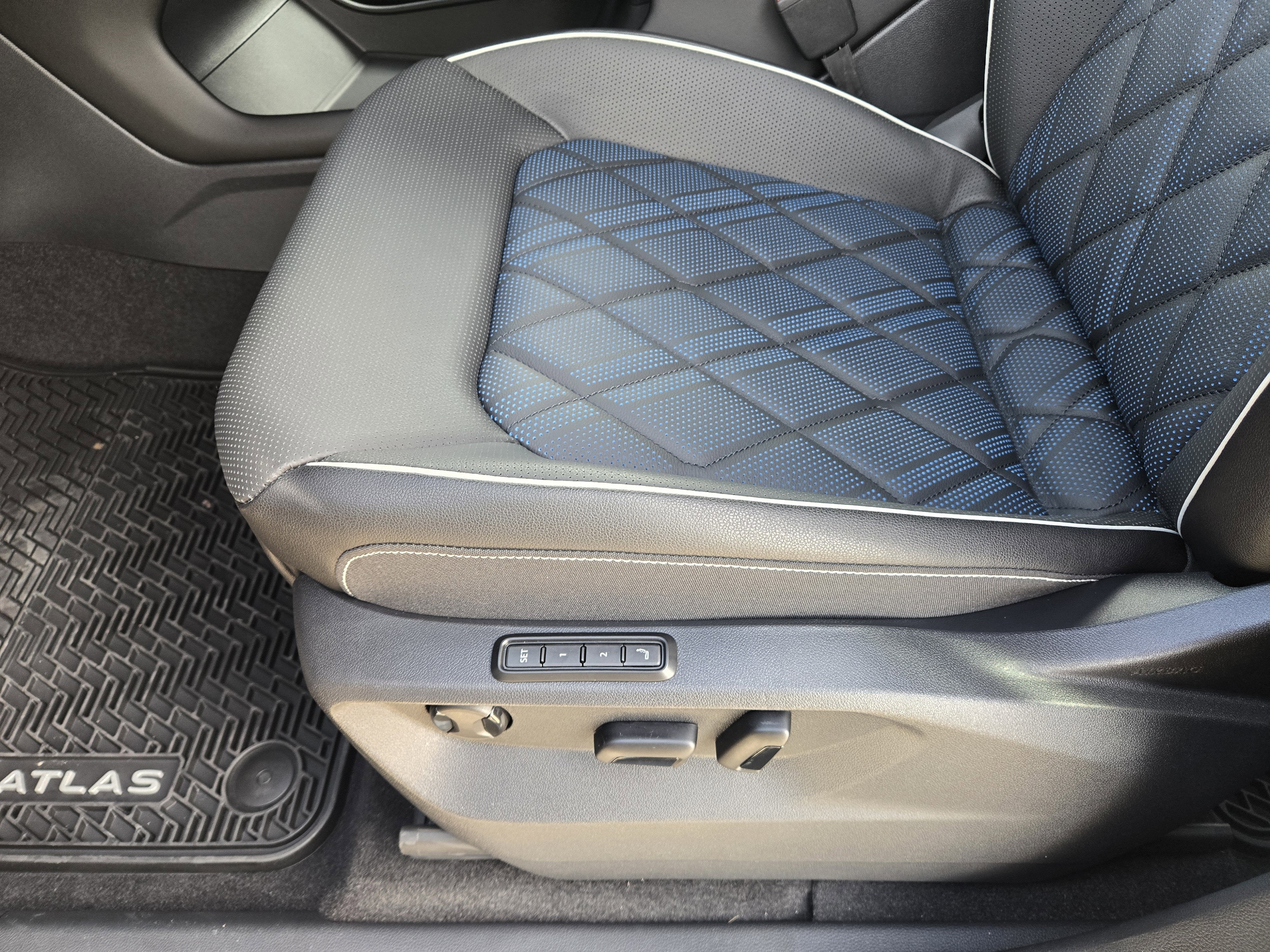 2026 Volkswagen Atlas Cross Sport 2.0T SEL Premium R-Line