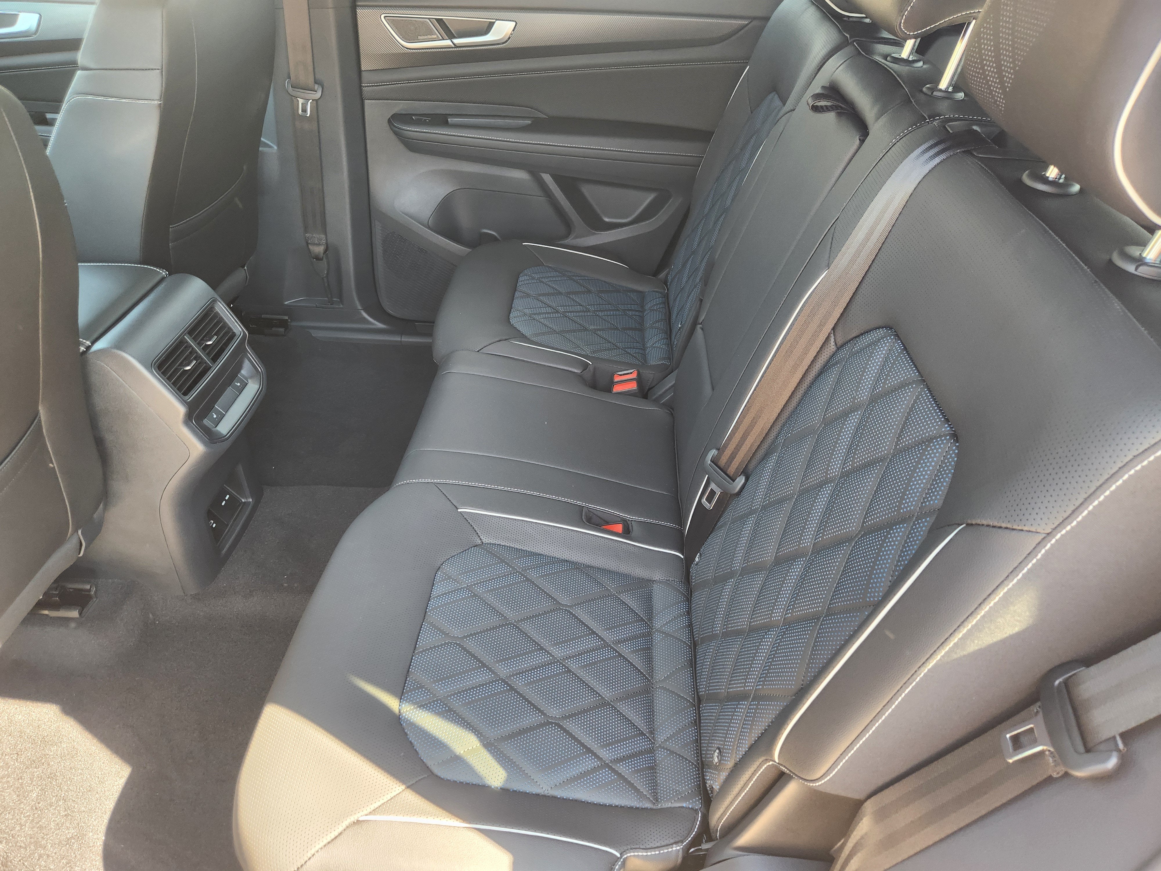 2026 Volkswagen Atlas Cross Sport 2.0T SEL Premium R-Line