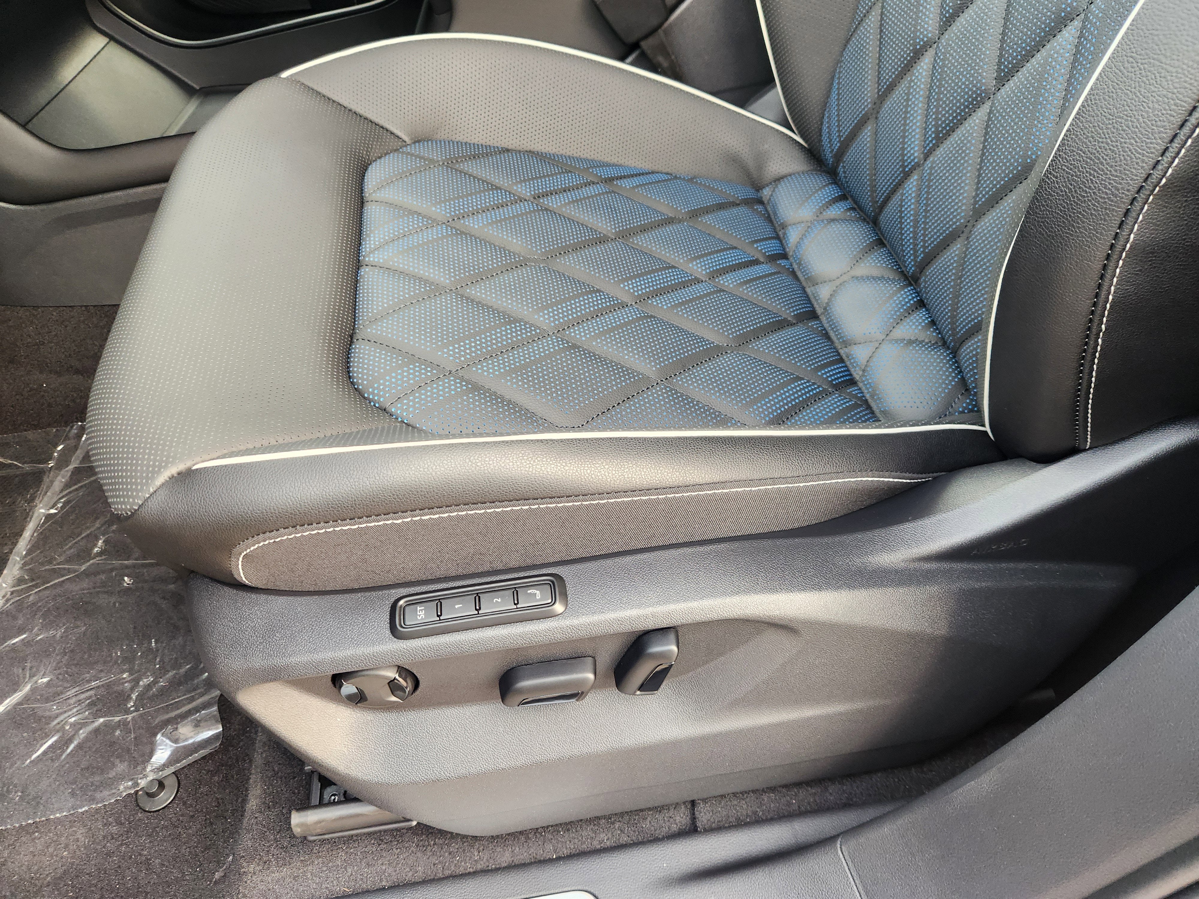 2026 Volkswagen Atlas Cross Sport 2.0T SEL Premium R-Line