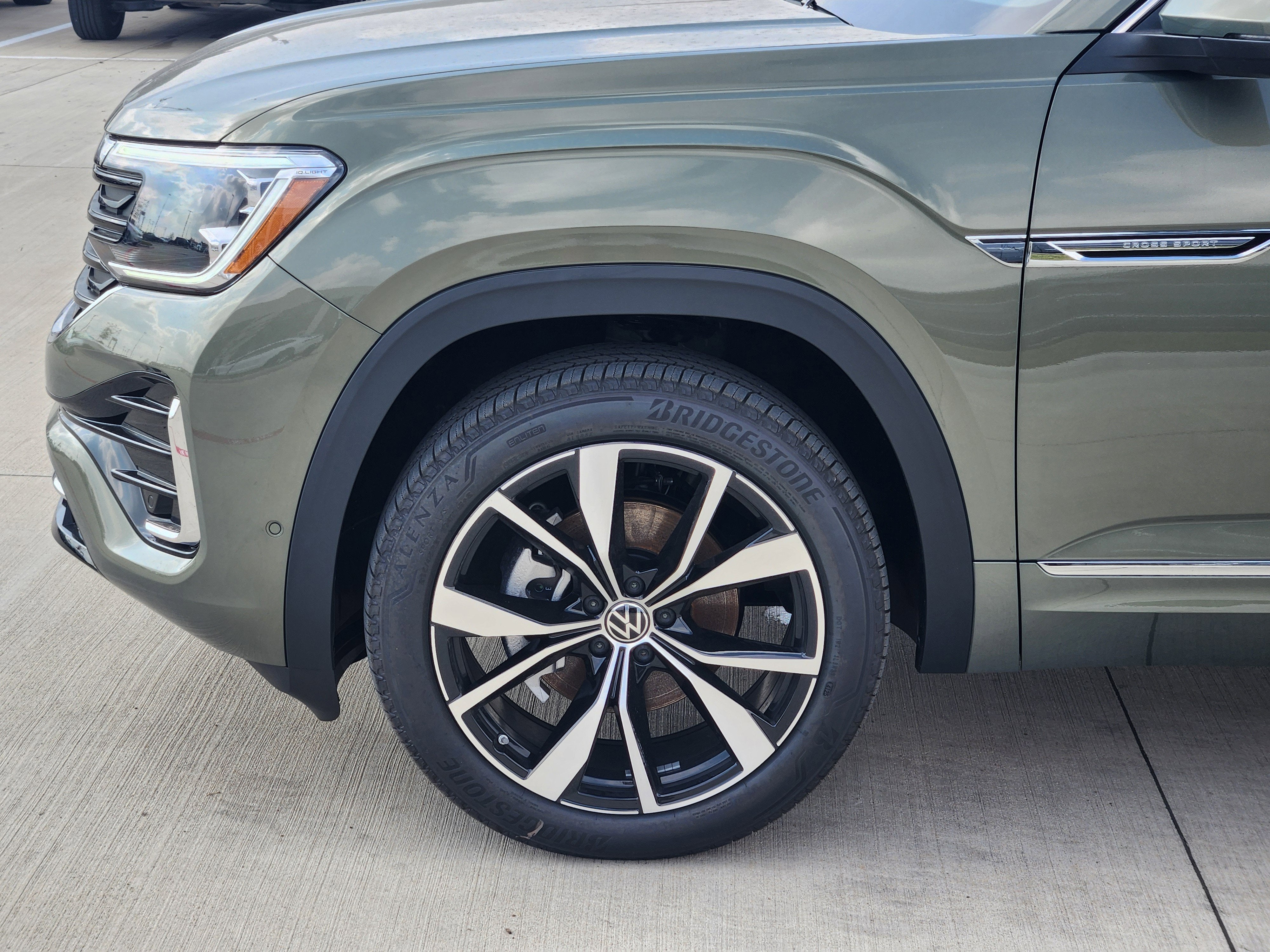 2026 Volkswagen Atlas Cross Sport 2.0T SEL Premium R-Line