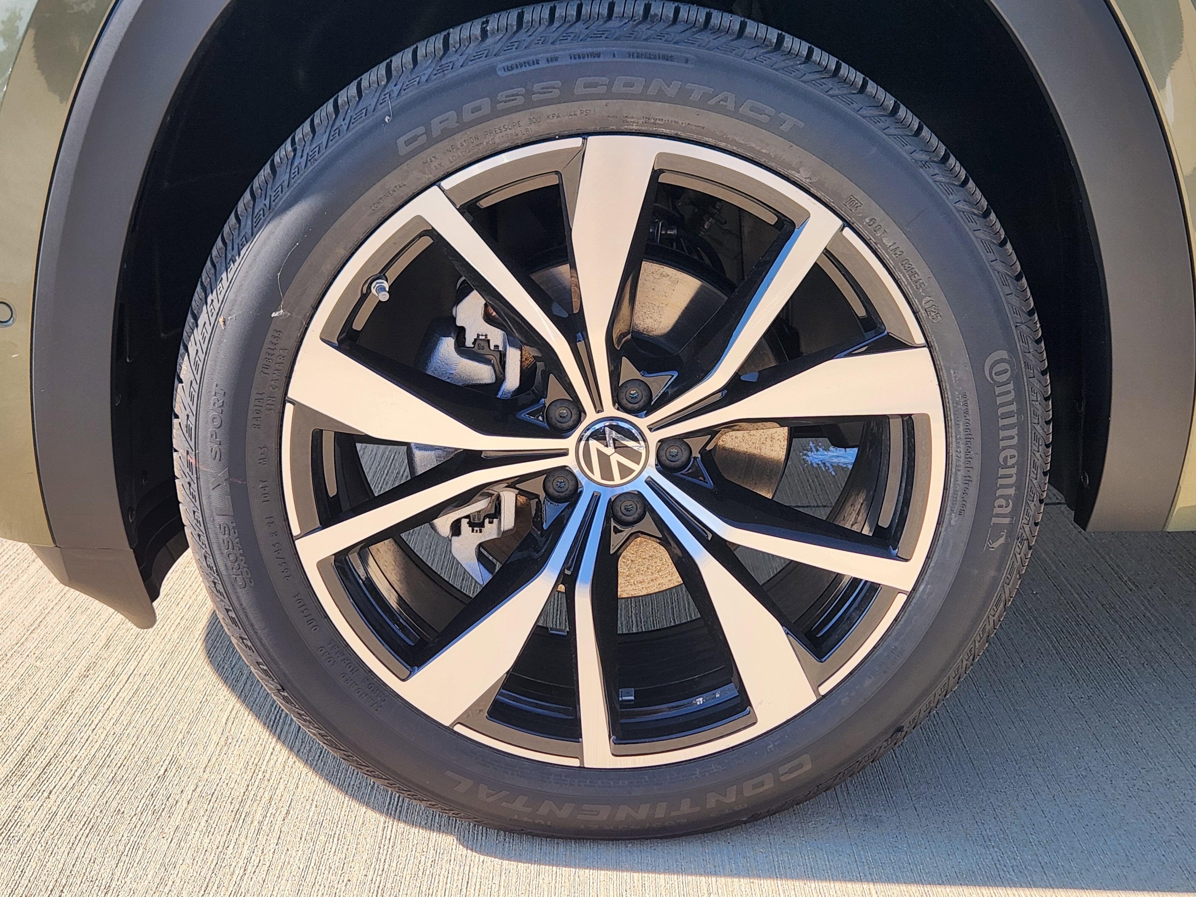 2026 Volkswagen Atlas Cross Sport 2.0T SEL Premium R-Line