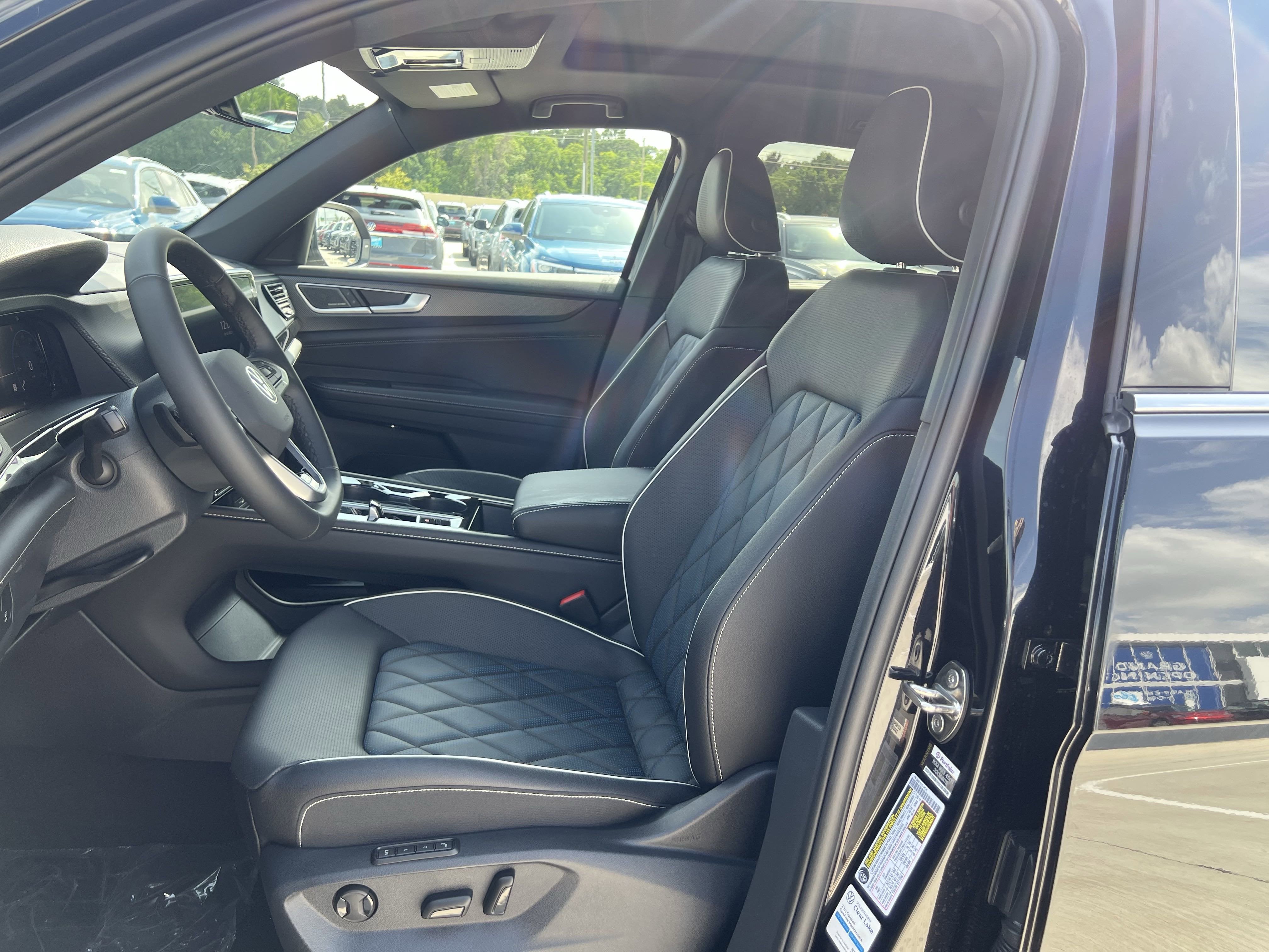 2025 Volkswagen Atlas Cross Sport 2.0T SEL Premium R-Line