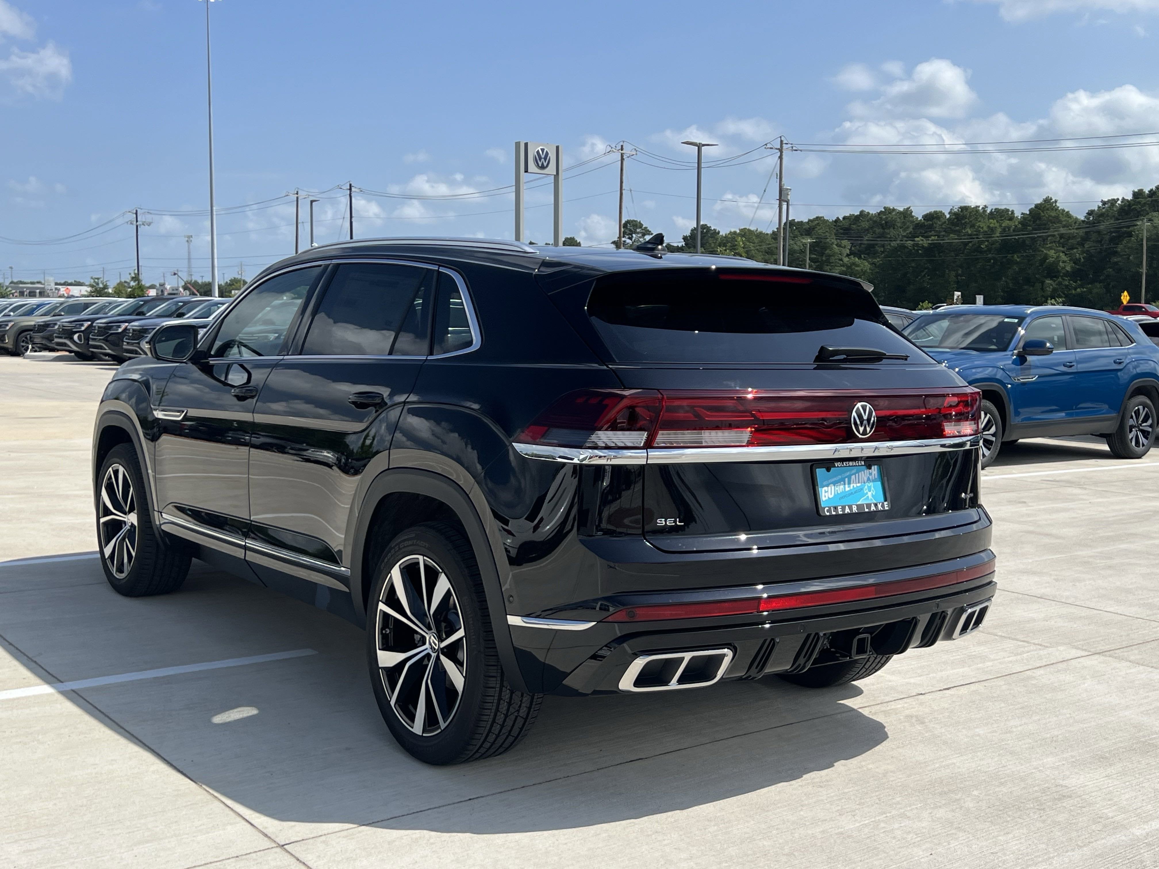 2025 Volkswagen Atlas Cross Sport 2.0T SEL Premium R-Line
