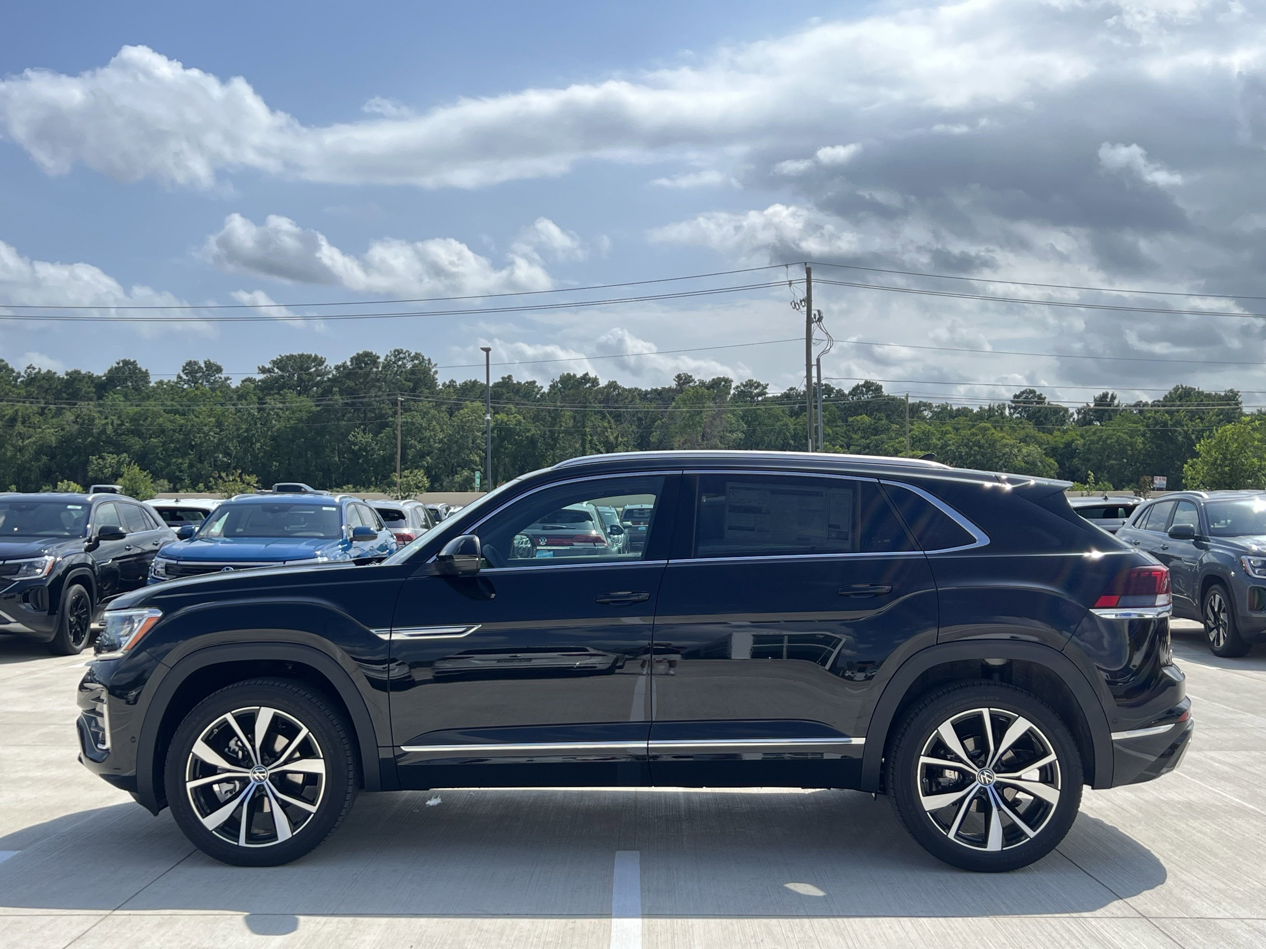 2025 Volkswagen Atlas Cross Sport 2.0T SEL Premium R-Line