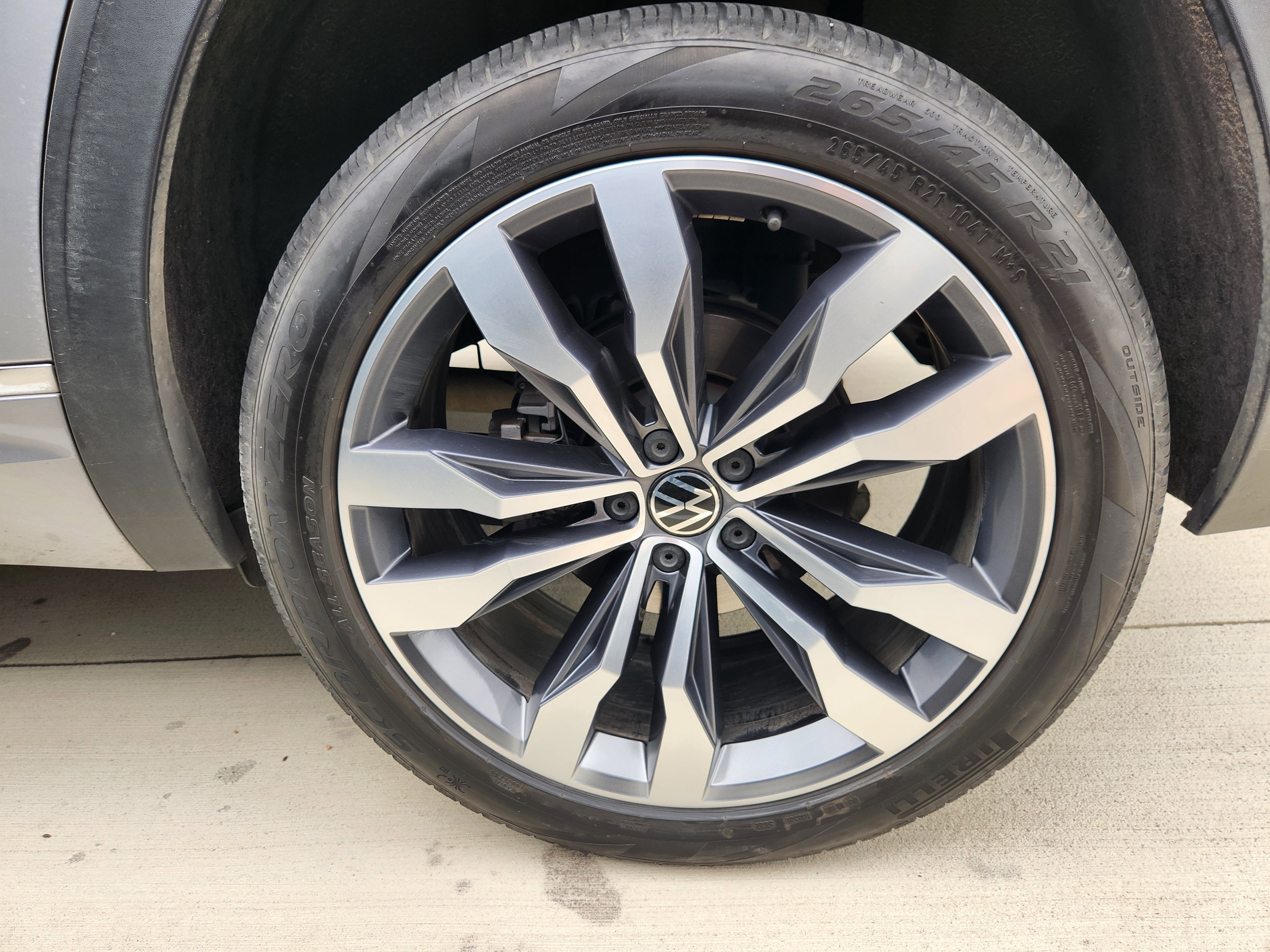 2023 Volkswagen Atlas Cross Sport 3.6L V6 SEL Premium R-Line