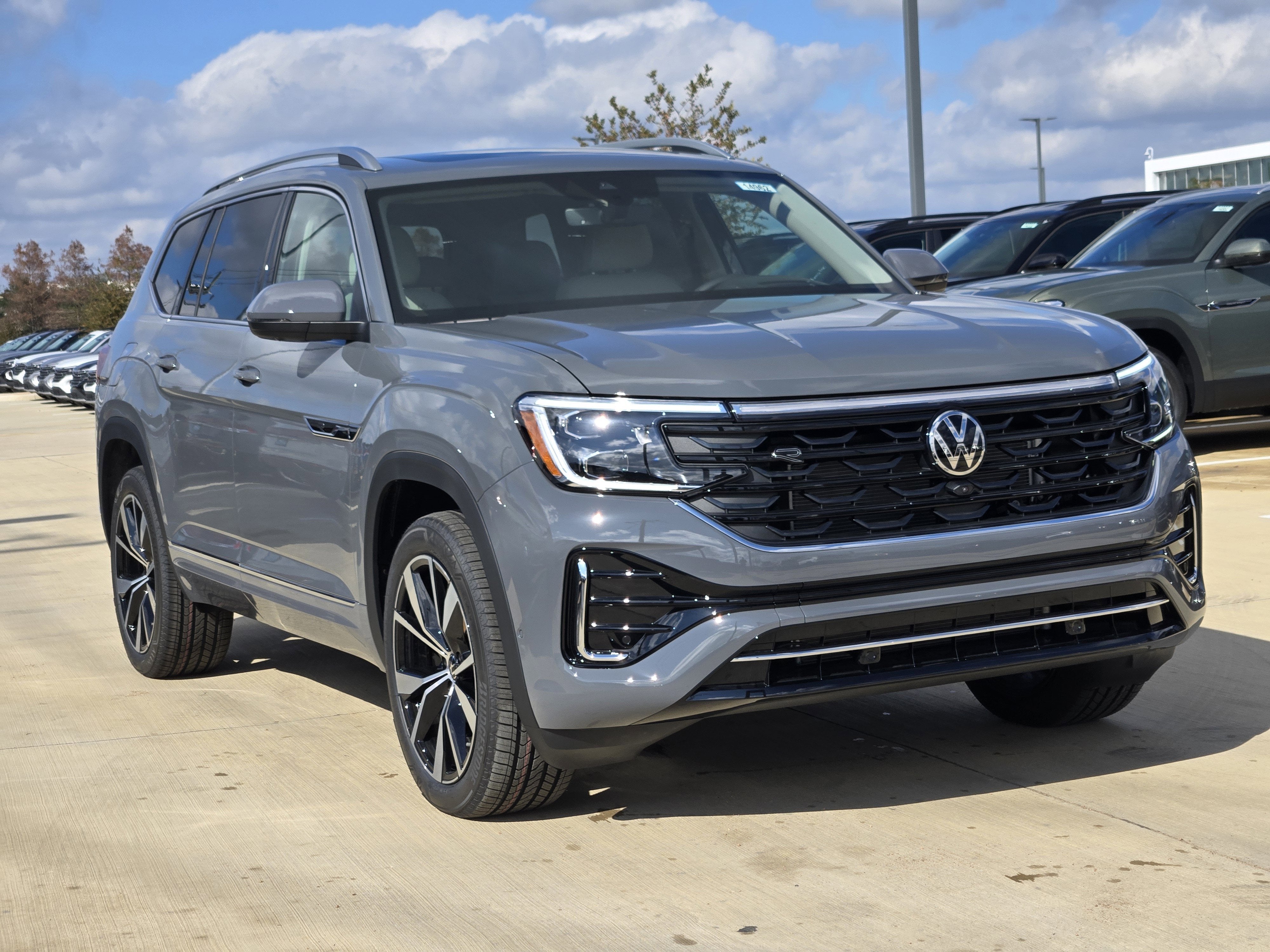 2026 Volkswagen Atlas 2.0T SEL Premium R-Line