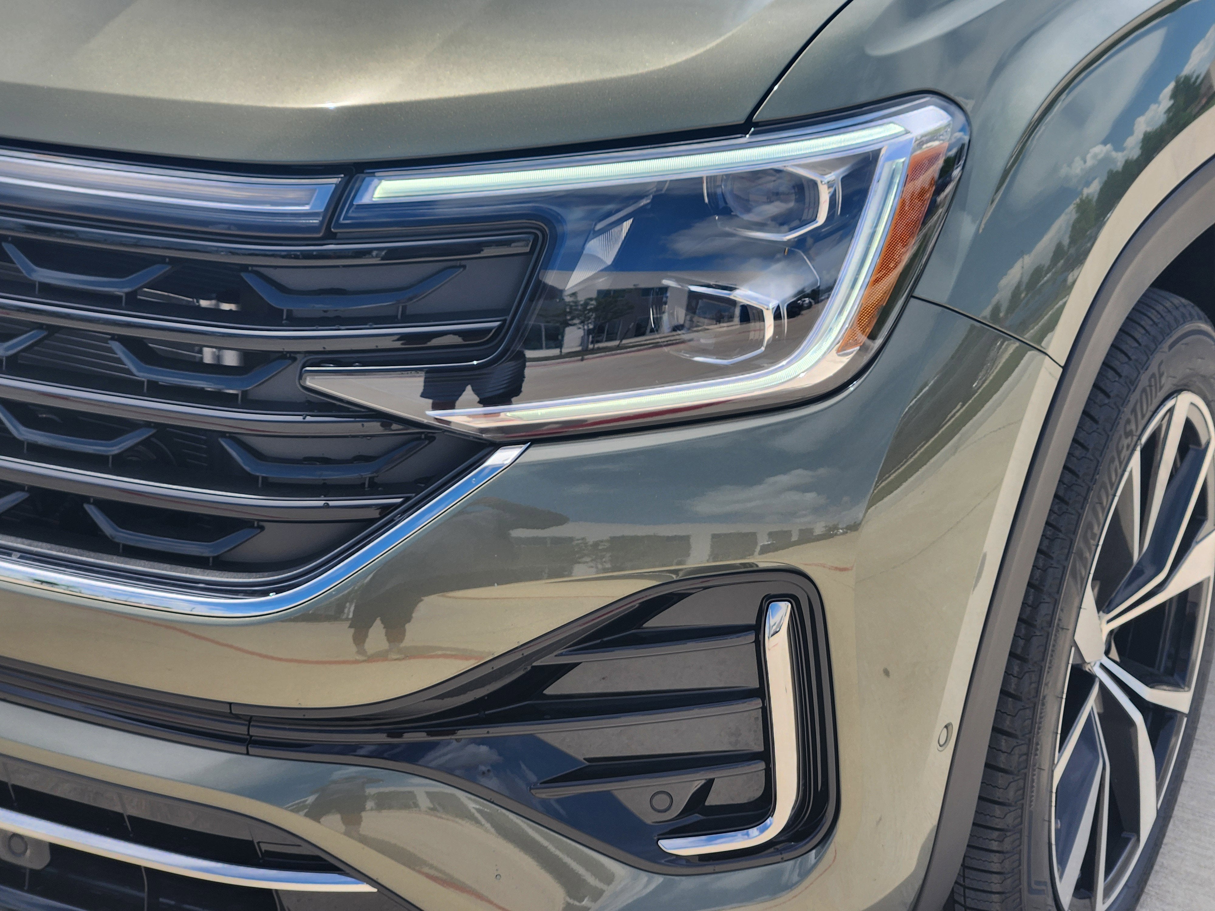 2026 Volkswagen Atlas 2.0T SEL Premium R-Line