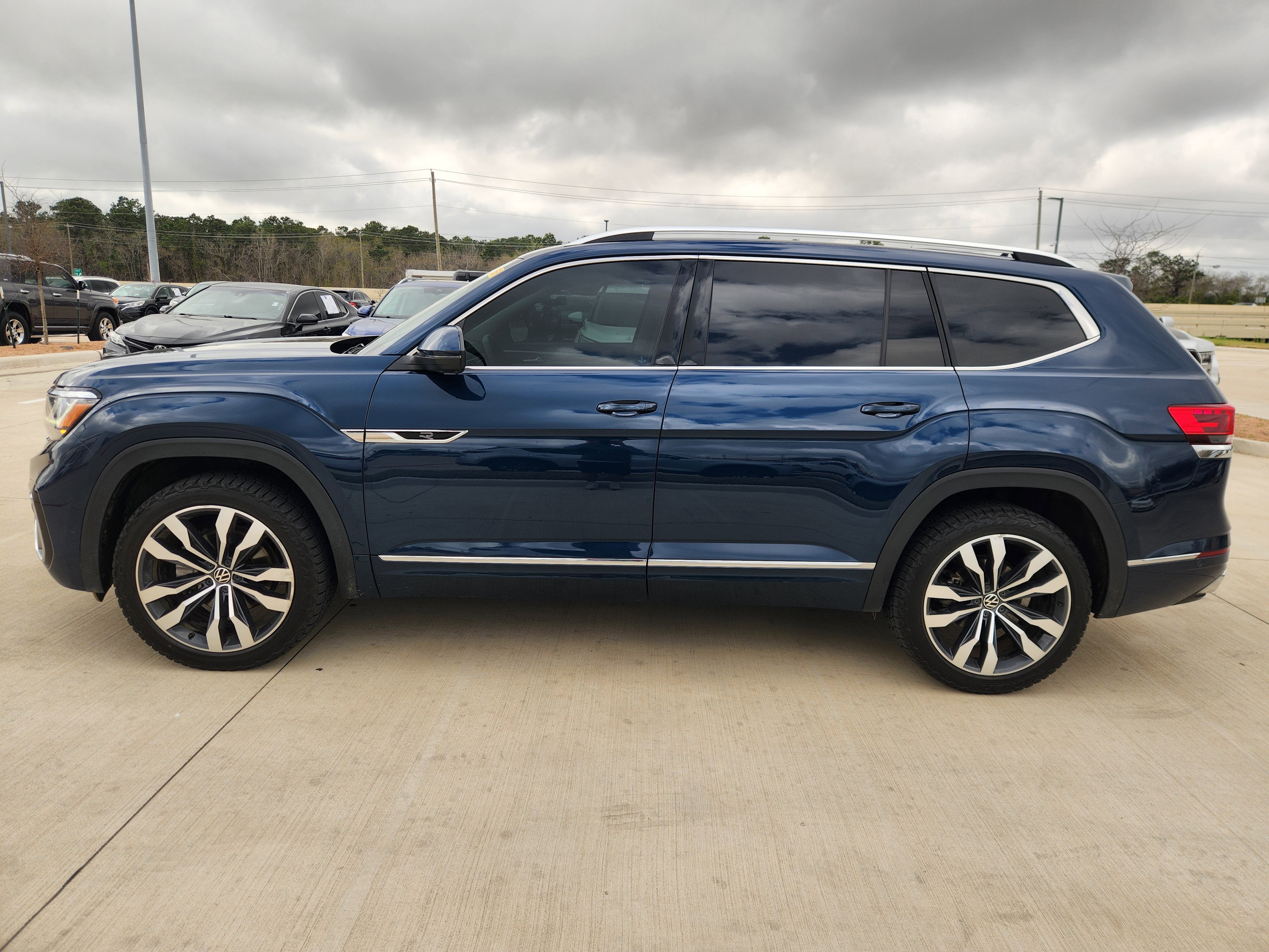 2023 Volkswagen Atlas 3.6L V6 SEL Premium R-Line