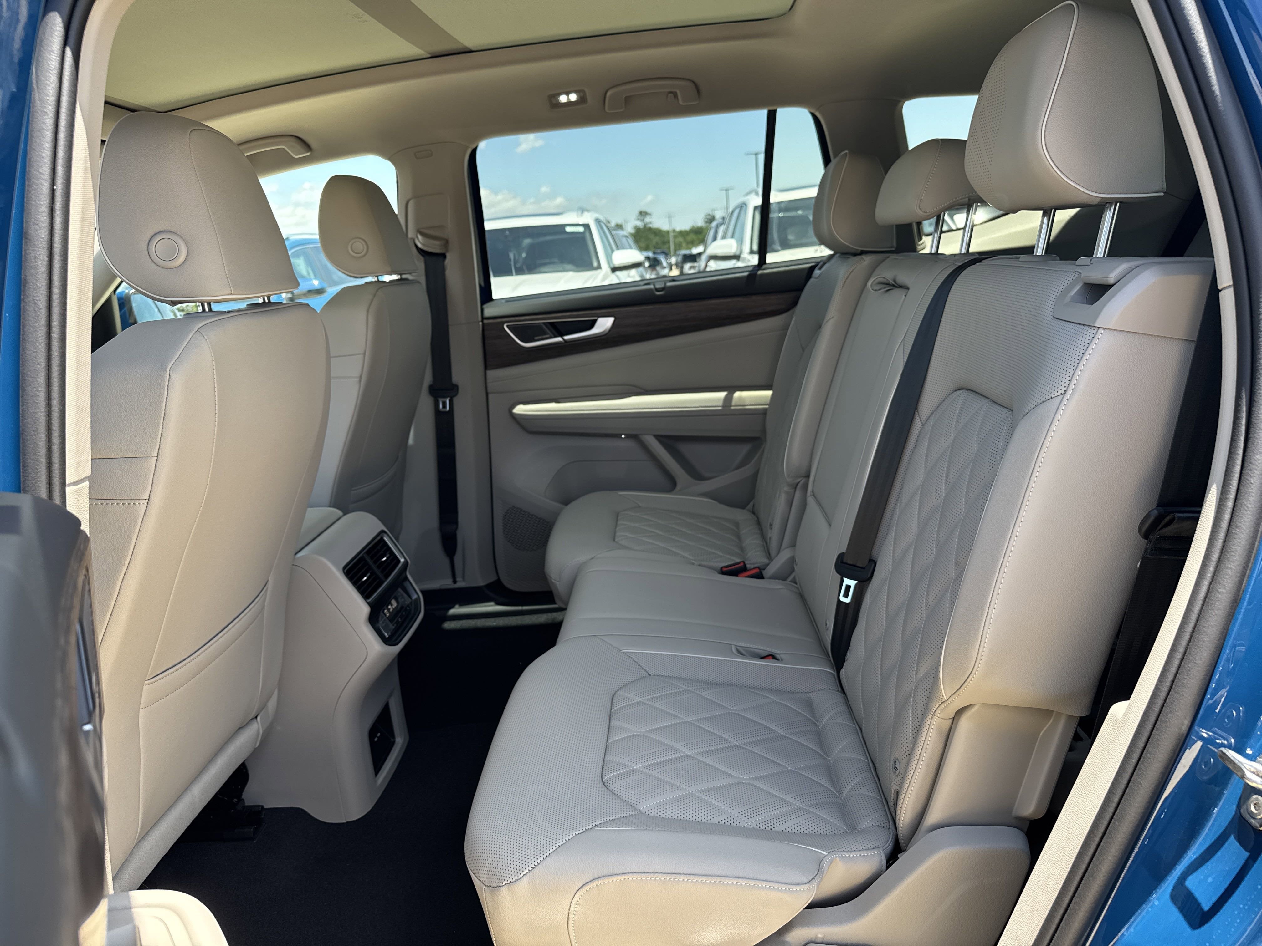 2025 Volkswagen Atlas 2.0T SEL Premium R-Line