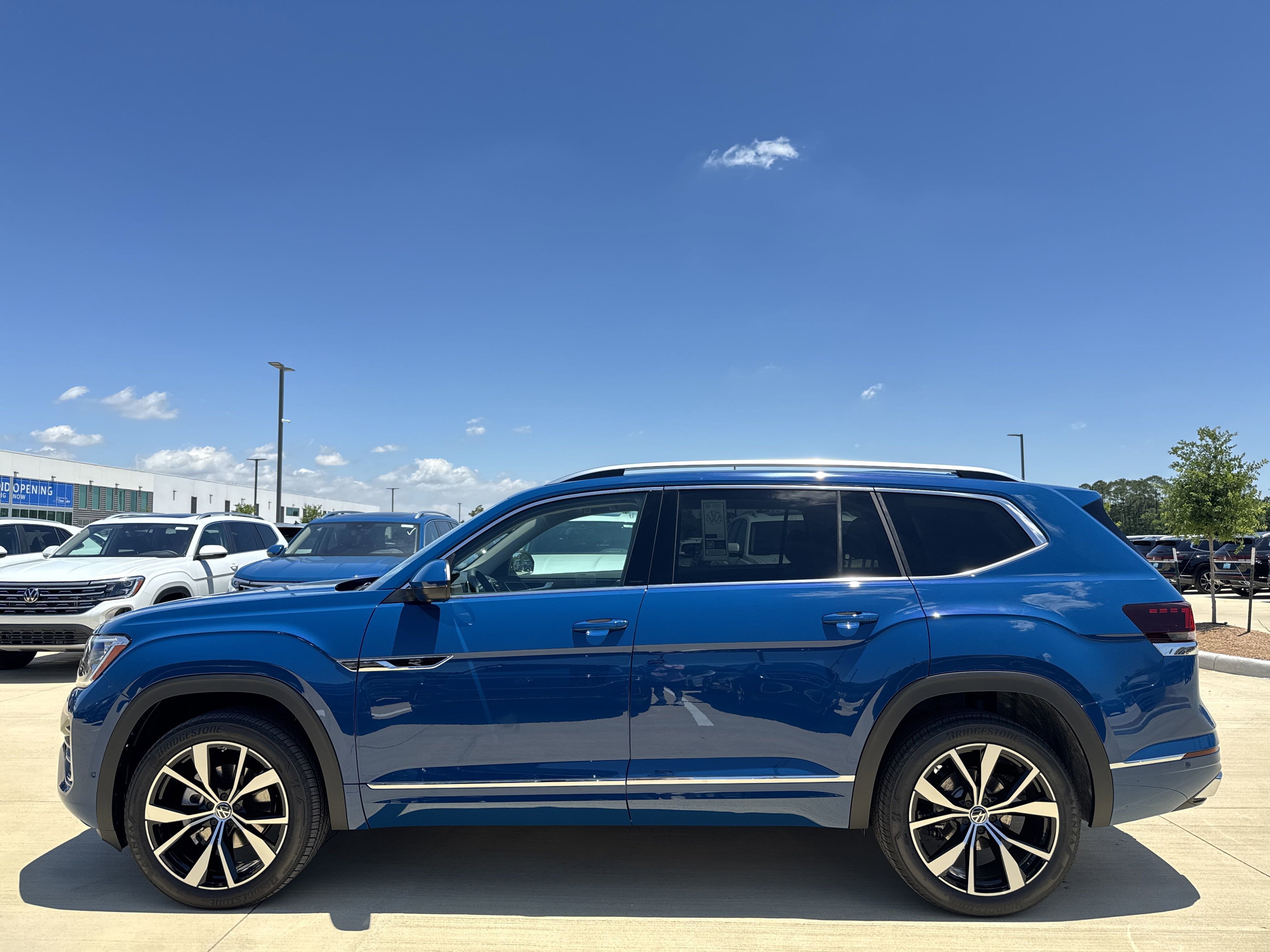 2025 Volkswagen Atlas 2.0T SEL Premium R-Line