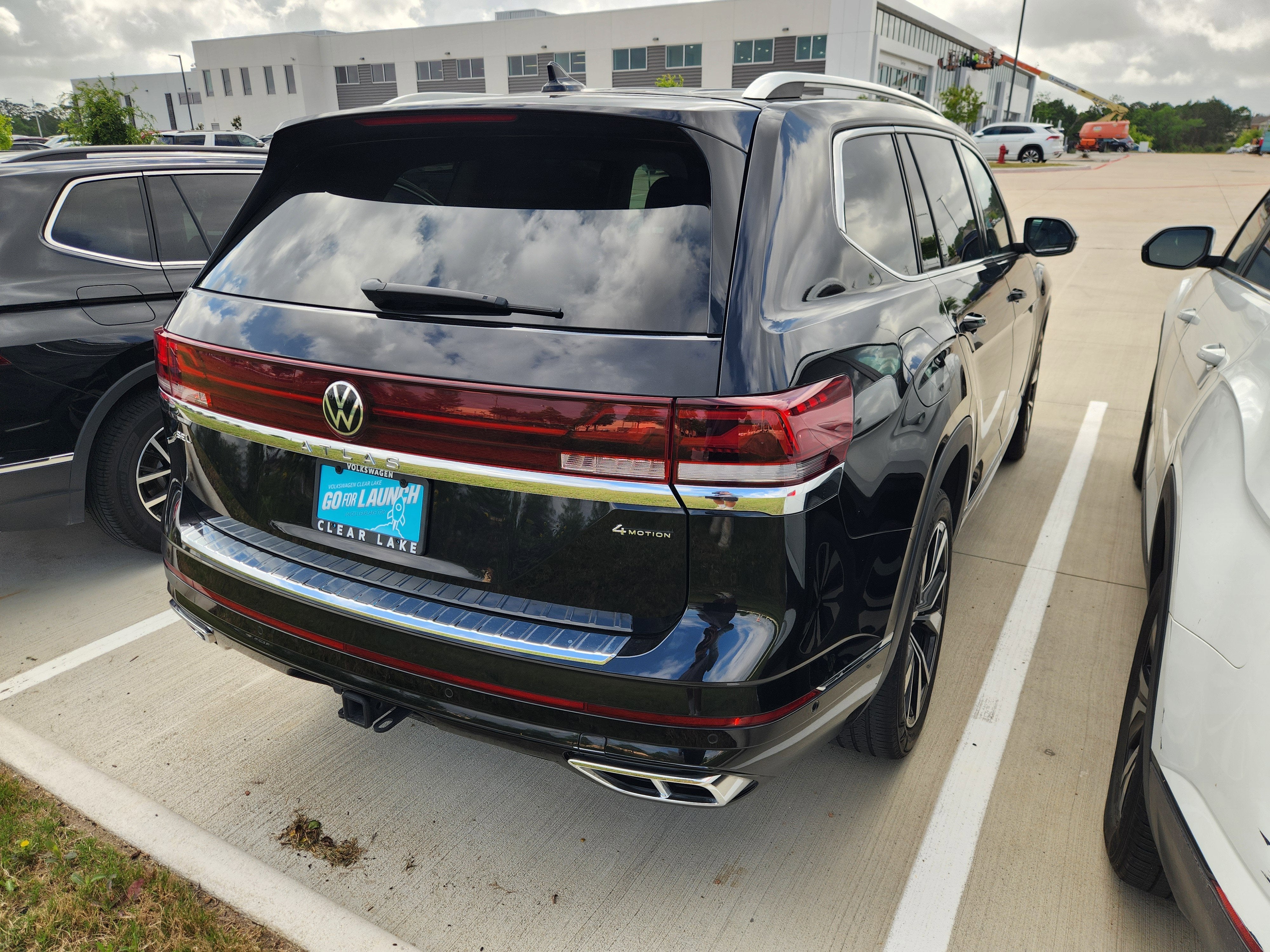 2024 Volkswagen Atlas 2.0T SEL Premium R-Line