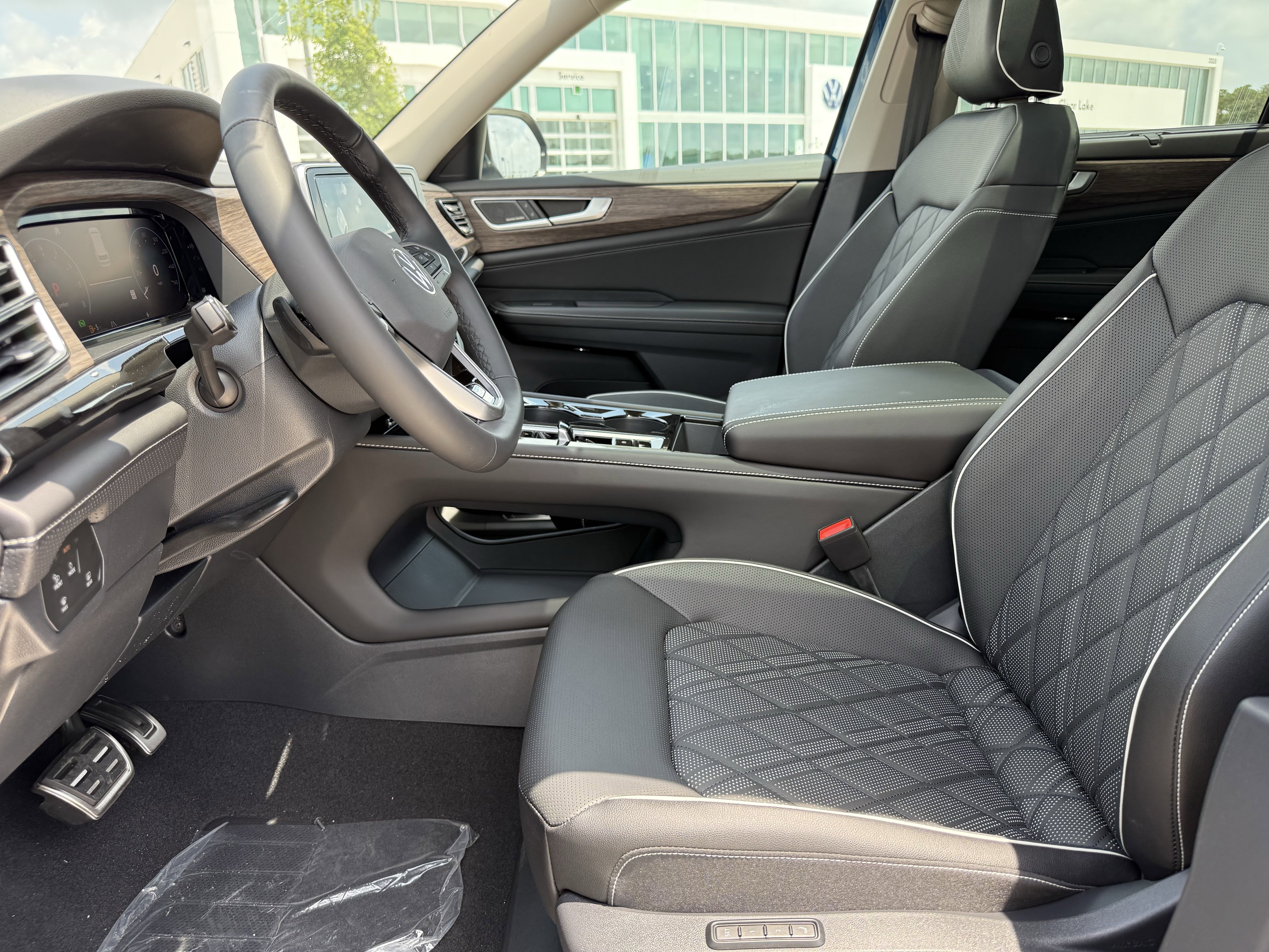 2025 Volkswagen Atlas 2.0T SEL Premium R-Line