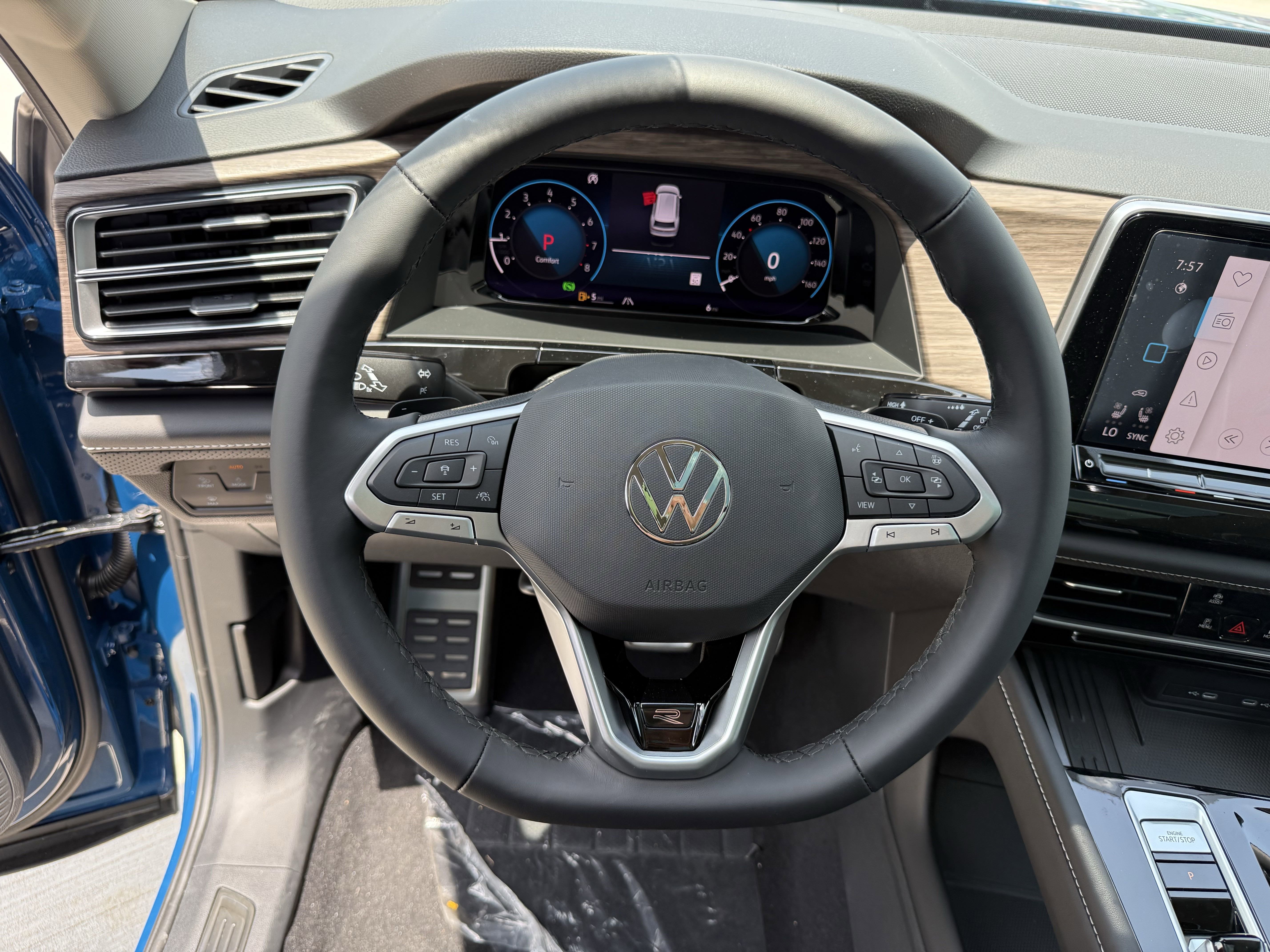 2025 Volkswagen Atlas 2.0T SEL Premium R-Line