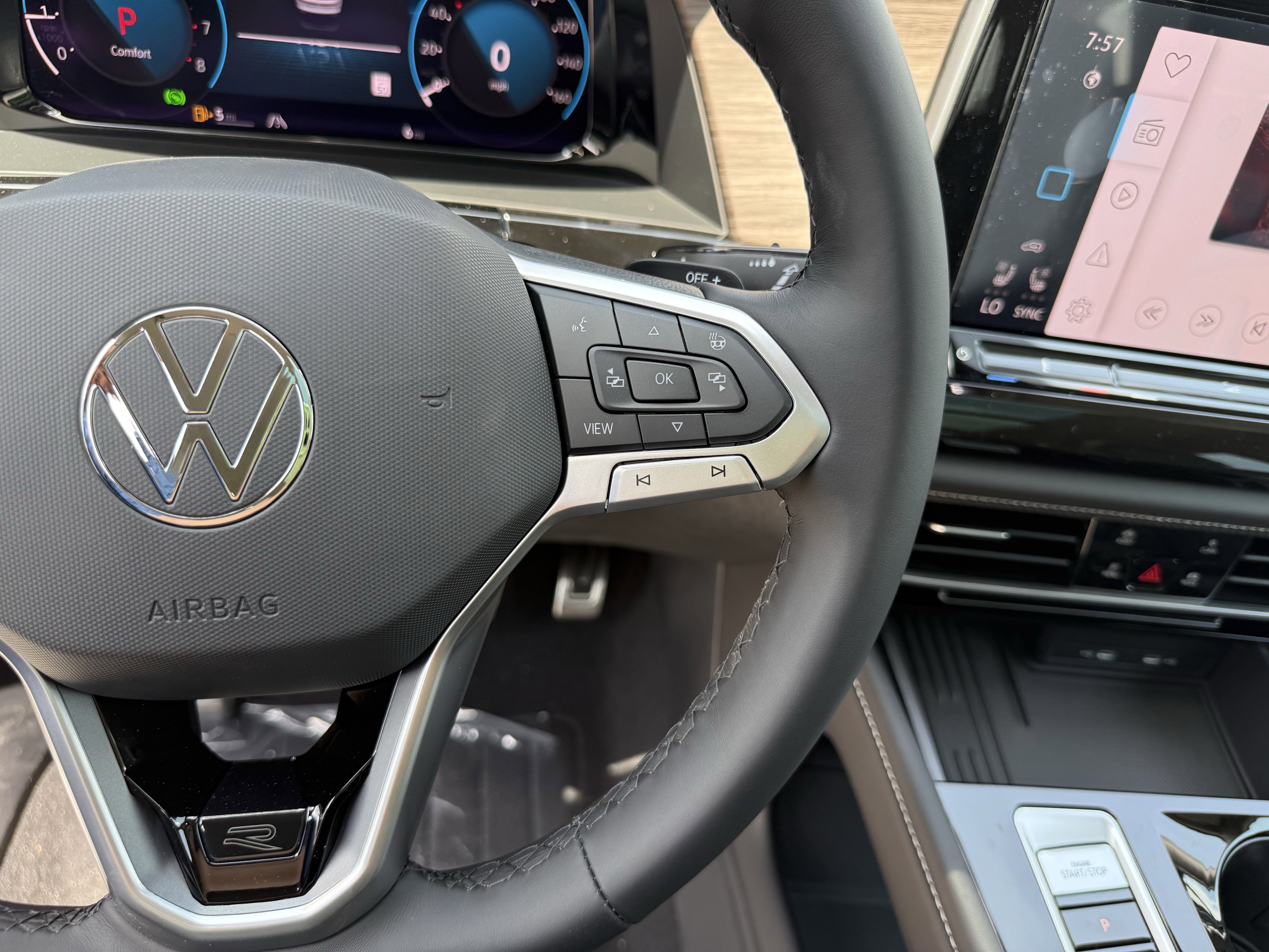 2025 Volkswagen Atlas 2.0T SEL Premium R-Line